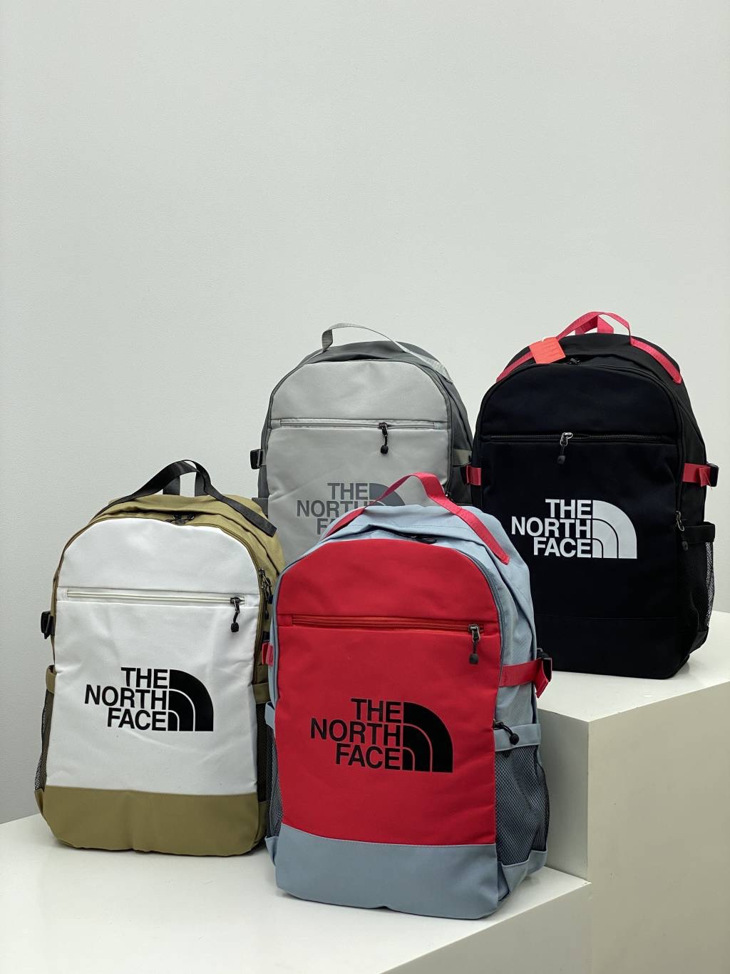 The North Face Tassen Rugtassen Reis Tas Zwart Grijs Rood Wit Unisex Vrouwen Nylon Lentecollectie Casual