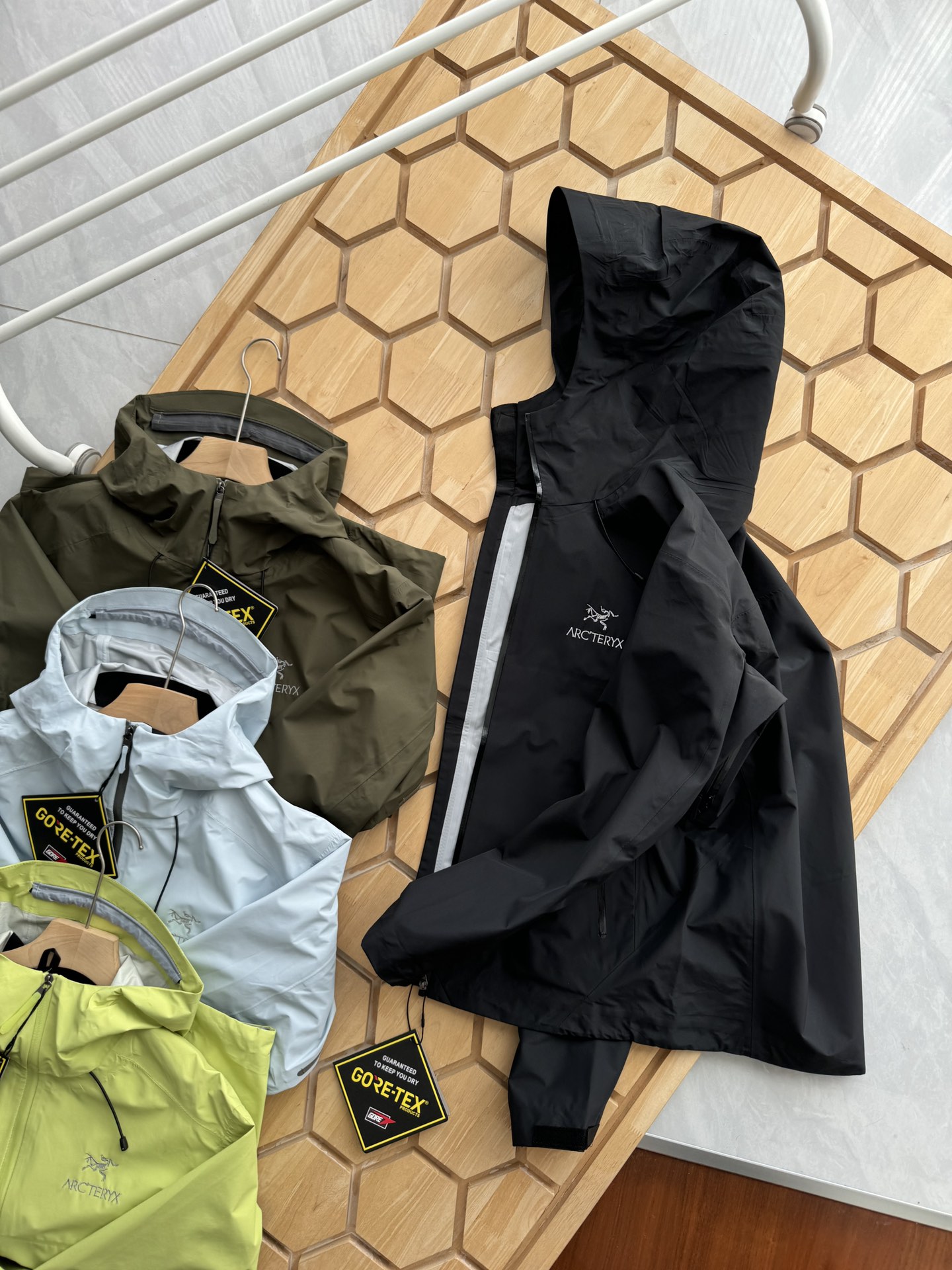 ARC’TERYX Scrambling Jacket: Ultimate Windproof & Waterproof Outdoor Gear - 图片 4