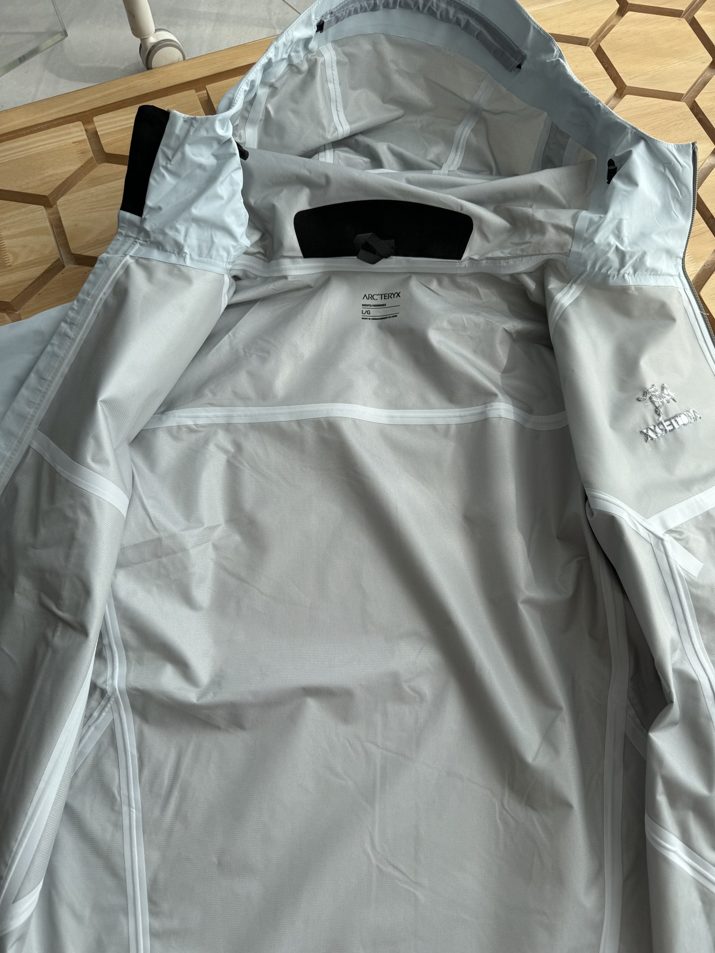 ARC’TERYX Scrambling Jacket: Ultimate Windproof & Waterproof Outdoor Gear - 图片 5