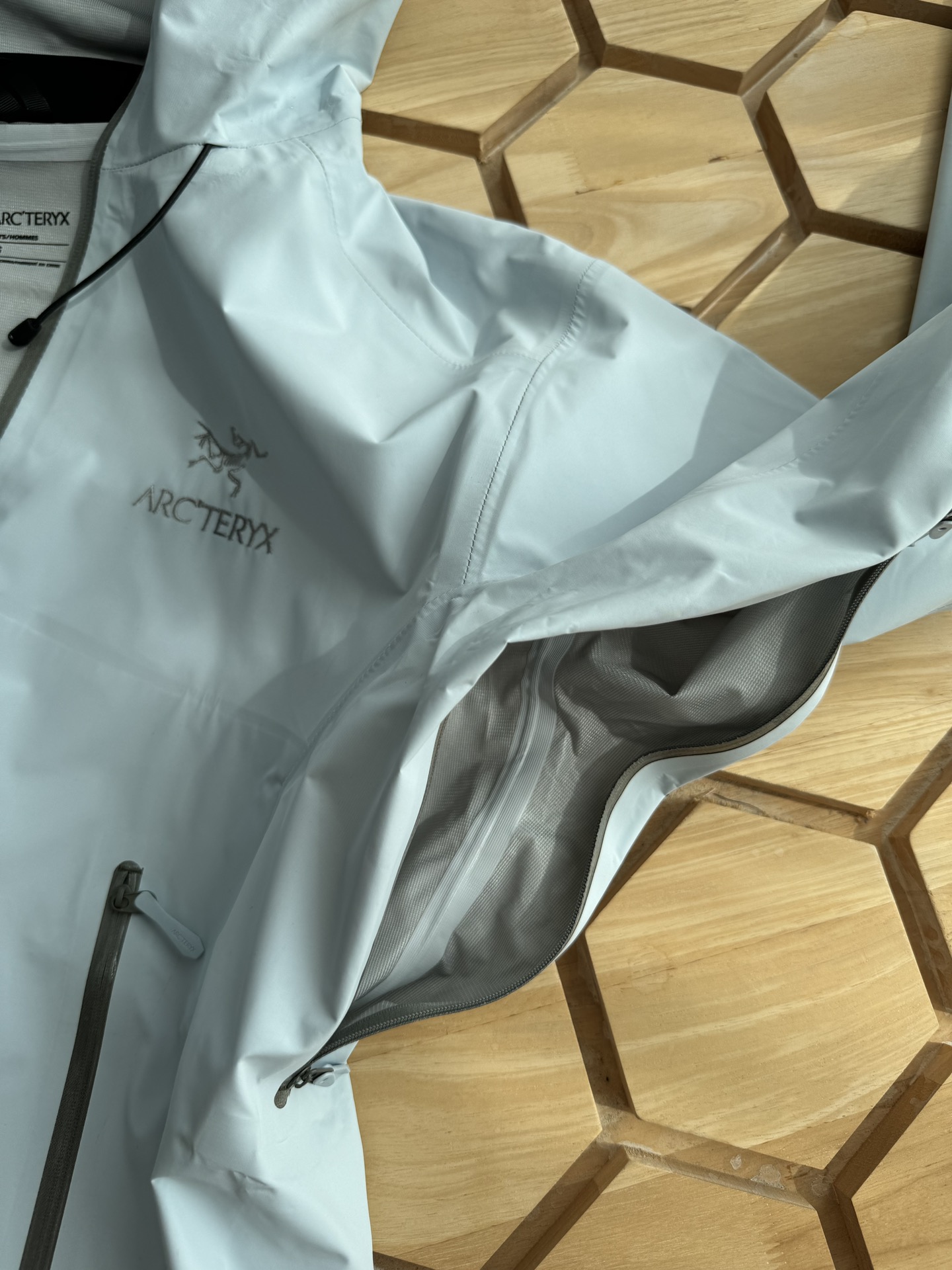 ARC’TERYX Scrambling Jacket: Ultimate Windproof & Waterproof Outdoor Gear - 图片 7