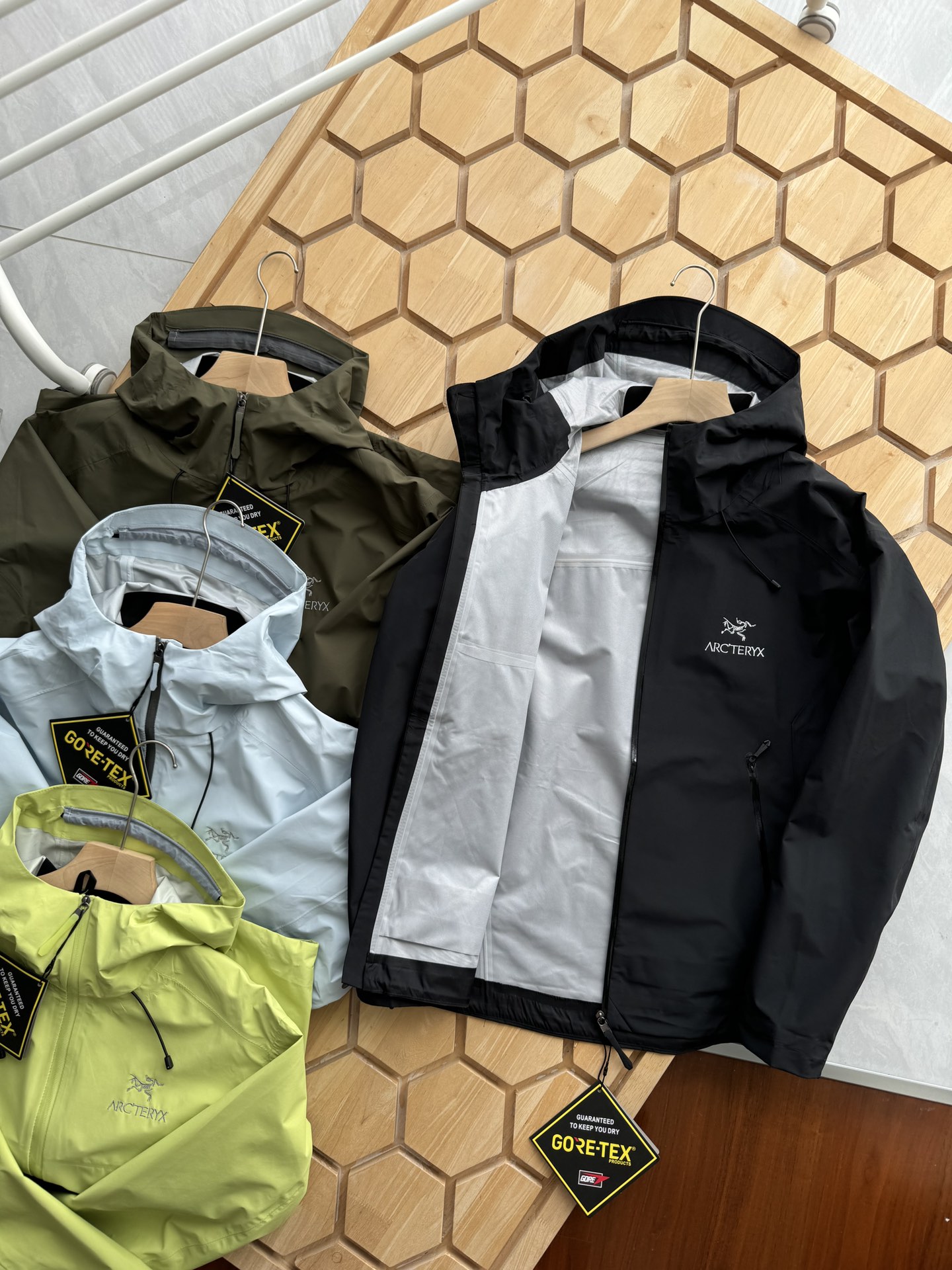 ARC’TERYX Scrambling Jacket: Ultimate Windproof & Waterproof Outdoor Gear - 图片 3