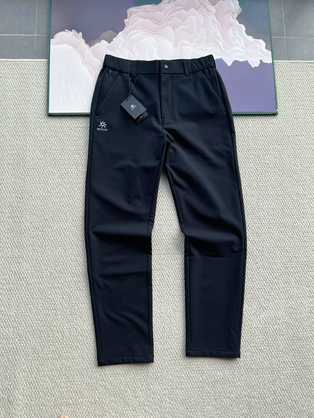 💰250
KAILAS凯乐石男士户外运动科技棉休闲裤
非常细腻保暖 凯乐石加绒裤!这款货绝对是你们冬季的必需品!经典刺绣图案标,时尚好看 ,穿出去不丢面子,区别市场工版普通拉链,保暖修身不臃肿,顶级版本冬季加绒男子户外健身运动训练长裤 !
柔软顺滑,舒适有型!上身给你绝对不一样的感受,赋予运动健身机能性的新定义!无论是休闲 运动 健身,都毫无压力!立体拼接剪裁拼接 ,完美展现你的腿型,松紧腰围的设计,让你在任何环境下都可以收放自如!
顶级面料全订制工艺 复合加绒面料,赋予其优异的延伸性和弹性回复性能!
颜色:黑蓝色 灰色
尺码 腰围 臀围 裤长
M 75.5 102 100
L 80 106 102
XL 84.5 110 104
2XL 89 114 106
3XL 93.5 118 107
纯手工测量,纯在1-2㎝误差!!