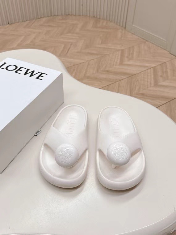 NO:382558,LOEWE｜Loyiwei Summer Paulas Limited Fashion Slippers Series Ultralight Slippers, super comfortable, wet, super suitable for going to the beach, with a high appearance, 2CM height, a must-have for summer, rubber foam integrated molding!  Electroplating hardware buckle, size35-40 (40 custom made without return or exchange), split-toe shoes, loewe, loewe, slippers19860909LOEWE｜罗意威夏季paulas限定时尚拖鞋系列 超轻拖鞋,超舒服,湿水,去沙滩穿超合适的, 颜值也很高,高度2CM那样,夏季必备款 橡胶发泡一体成型！电镀五金扣, size35-40（40订做不退换）,分趾鞋,loewe,loewe,slippers,Women's Shoes