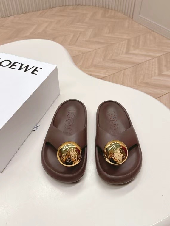 NO:382561,LOEWE｜Loyiwei Summer Paulas Limited Fashion Slippers Series Ultralight Slippers, super comfortable, wet, super suitable for going to the beach, with a high appearance, 2CM height, a must-have for summer, rubber foam integrated molding!  Electroplating hardware buckle, size35-40 (40 custom made without return or exchange), split-toe shoes, loewe, loewe, slippers19860909LOEWE｜罗意威夏季paulas限定时尚拖鞋系列 超轻拖鞋,超舒服,湿水,去沙滩穿超合适的, 颜值也很高,高度2CM那样,夏季必备款 橡胶发泡一体成型！电镀五金扣, size35-40（40订做不退换）,分趾鞋,loewe,loewe,slippers,Women's Shoes