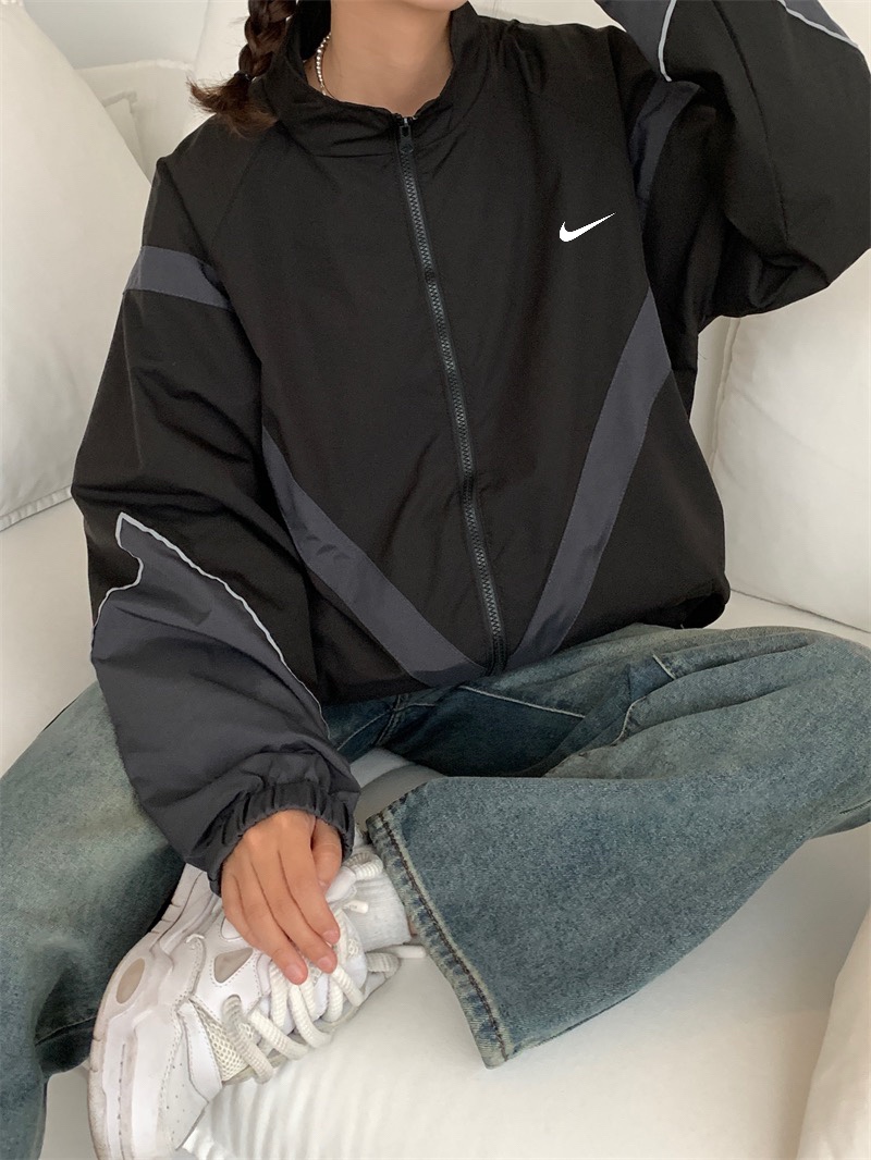 Nike Mountain Jacket with 3M-Light Technology in Black, Available in Multiple Sizes - 图片 3