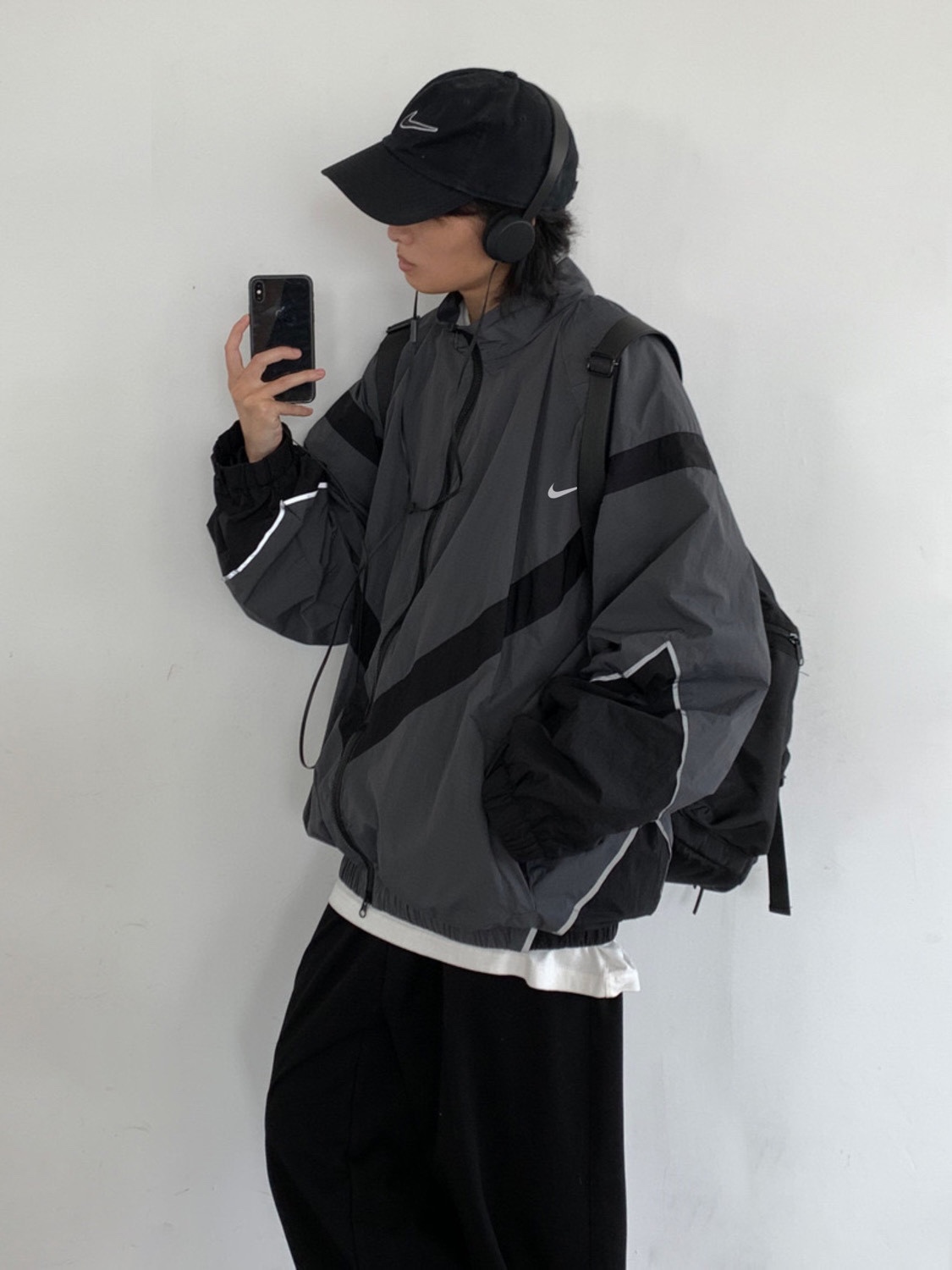 Nike Mountain Jacket with 3M-Light Technology in Black, Available in Multiple Sizes - 图片 4