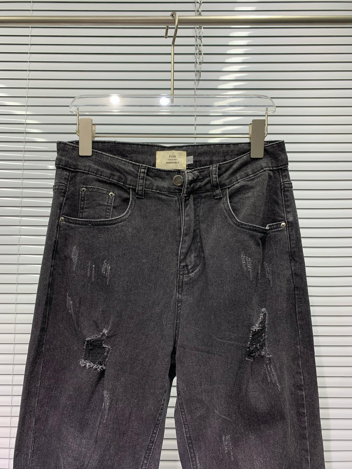 Fear of God Water-Washed Calving Jeans for Men and Women – Details and Quality. - 图片 3