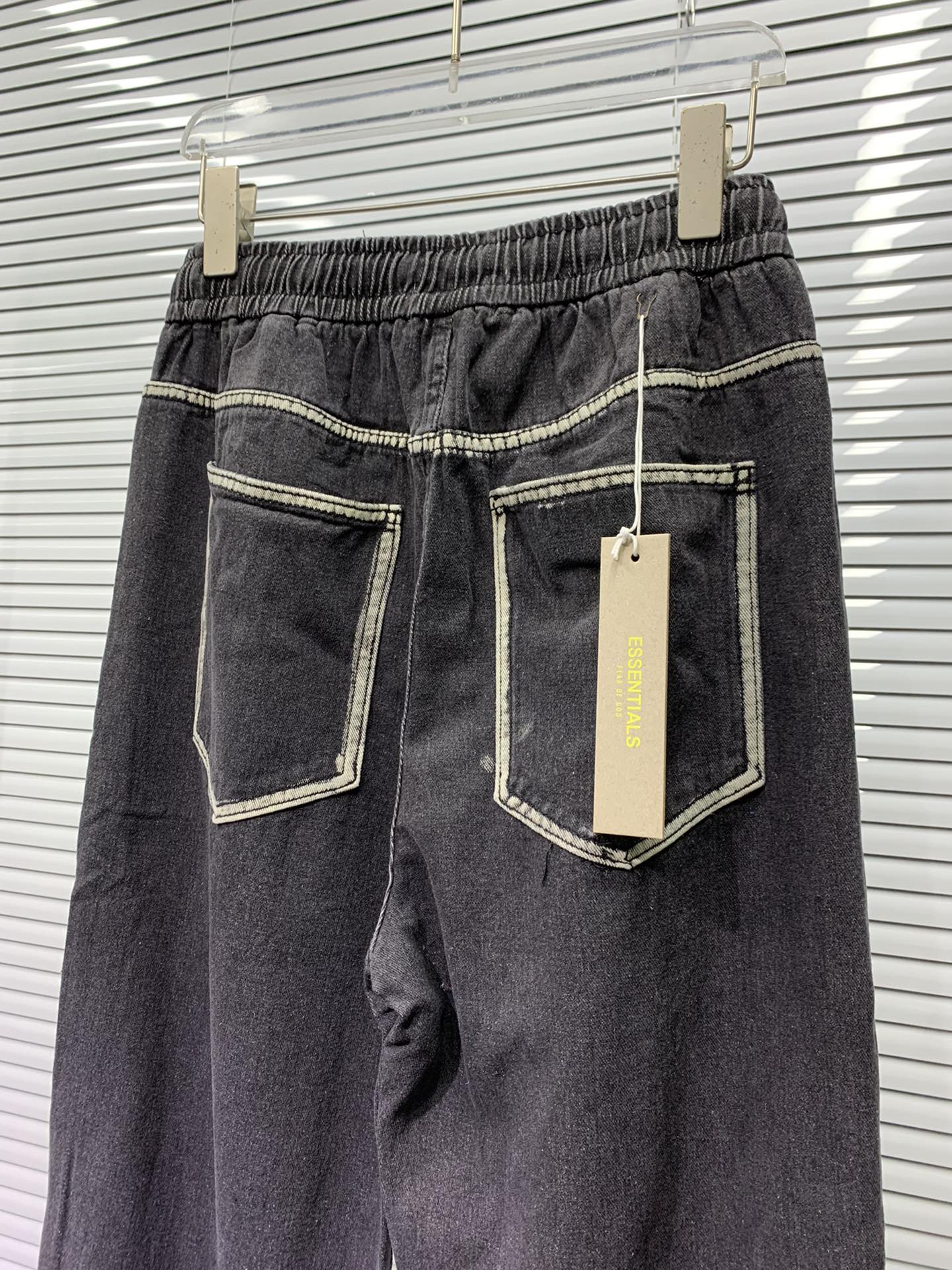 Fear of God Essentials FW24 Indigo 7-Pocket Jeans in Water Wash, Various Sizes - 图片 7