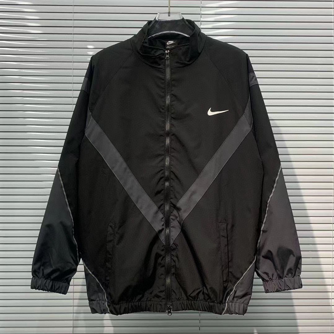 Nike Mountain Jacket with 3M-Light Technology in Black, Available in Multiple Sizes - 图片 5