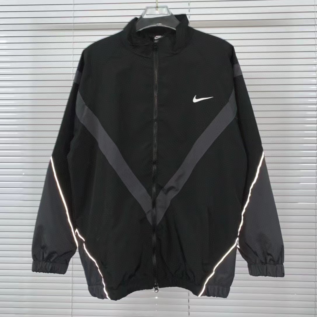 Nike Mountain Jacket with 3M-Light Technology in Black, Available in Multiple Sizes - 图片 7