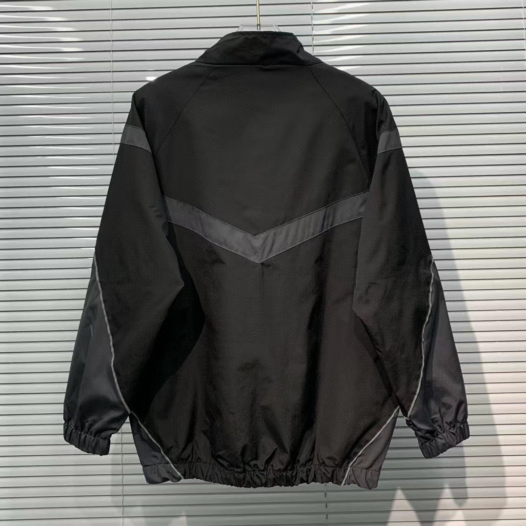 Nike Mountain Jacket with 3M-Light Technology in Black, Available in Multiple Sizes - 图片 6