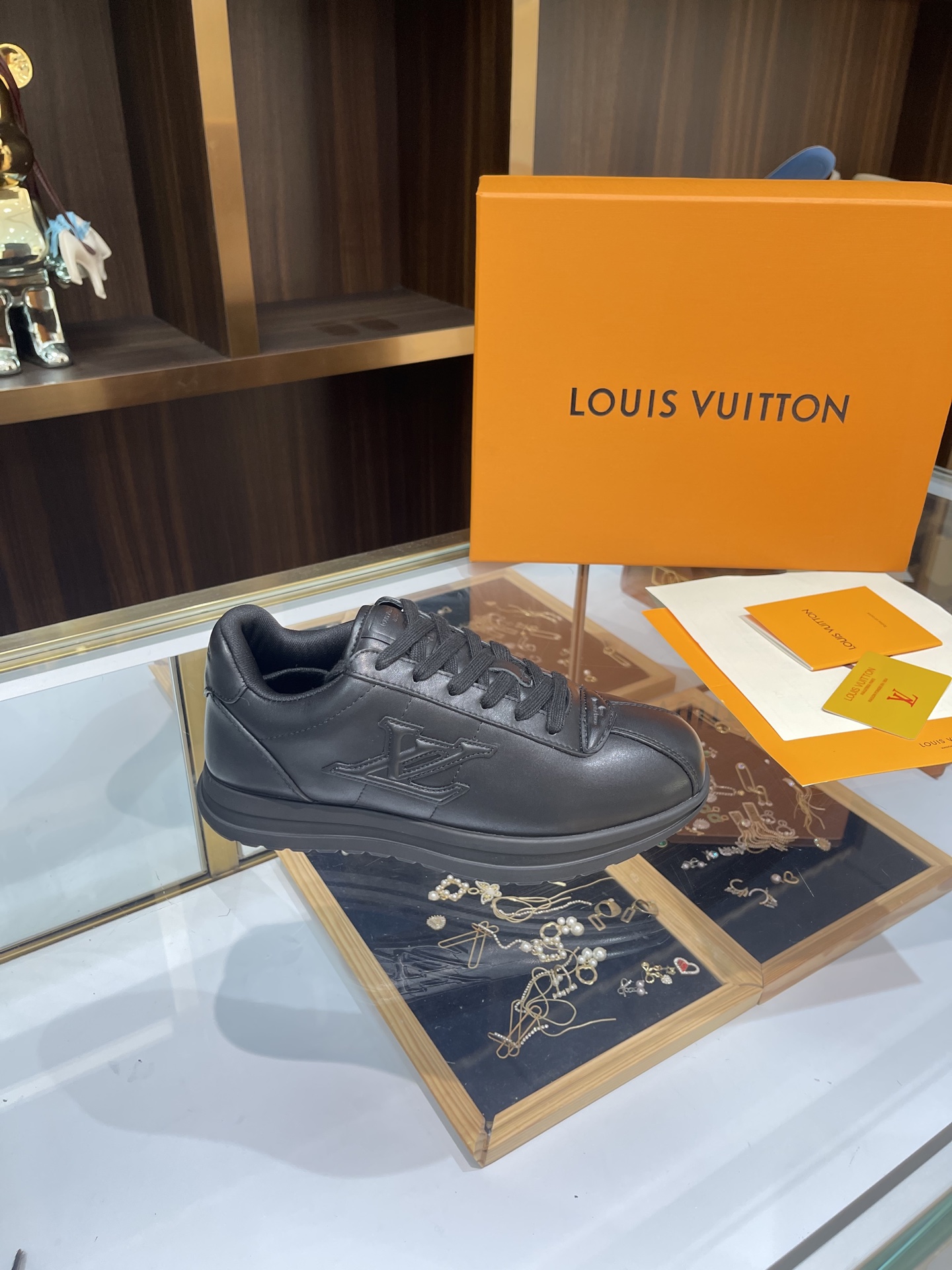 NO:348571,Girls' Young Lover Style Top Version LV | Louis Vuitton Donkey Brand 2025 2025 Autumn and Winter New Model Original Consistent Latest Bread Casual Shoes Hard Products New Purchase Level!  Full of high-end feeling!  A popular model from domestic and foreign bloggers, retro and fashionable, beautiful!  Wear it with a lot of happiness!  Official website main model★ ━━━━━━ t ━━━━━━━━━━━━━━━━━━━━━━━━━━━━━━━━━━━━━━━━━━━━━━━━━━━━━━━━━━━━━━━━━───────────────────────────────────────────────────────────────────────────────────────────────�19860909女少情侣款 顶级版 LV | 路易威登 驴牌 2025 2025秋冬新款 原版一致 最新款面包休闲鞋 硬货上新 代购级别！高级感十足！国内外博主刷爆的一款,复古又时髦上脚美炸了！穿上满满的幸福感！官网主推款★ ━━━━━ t ━━━━━ 鞋面原版订制进口小牛皮面料 内里意大利进口透气纱网 大底橡胶PU高端大底,,louis vuitton,louis vuitton,louis vuitton,cowhide,Men's shoes