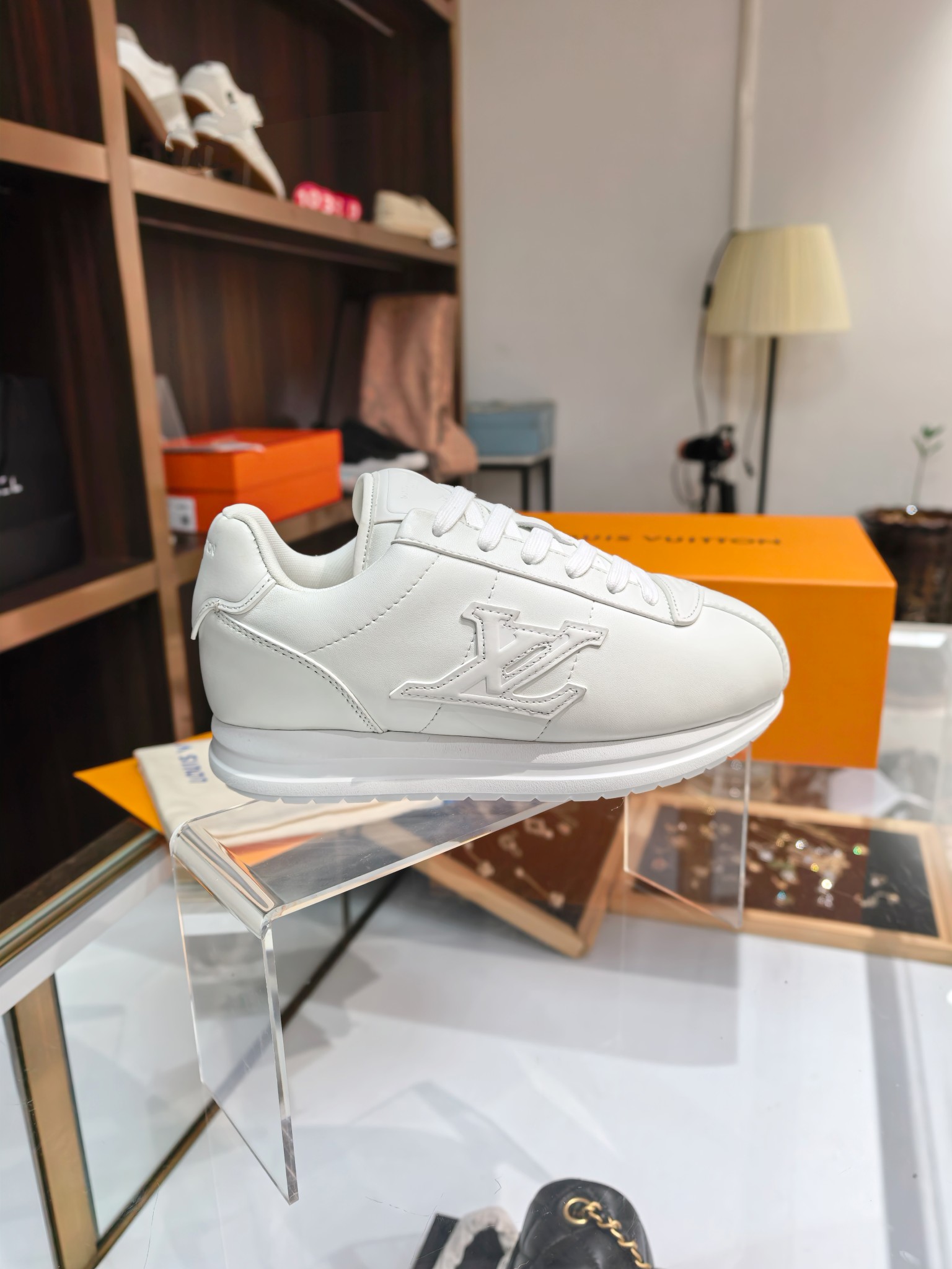 NO:466488,LV | Louis Vuitton, new autumn and winter models, the original version is consistent, the counter focuses on the latest casual shoes, hard goods are on the newest, purchasing level!  Full of high-end feeling!  A popular model from domestic and foreign bloggers, retro and fashionable, beautiful!  Wear it with a lot of happiness!  Official website main model★ ━━━━━ t ━━━━━━━━━━━━━━━━━ Original custom imported sheepskin/cowhide fabric inner lining Italian imported breathable gauze outsole IP+TPU high-end sole Shoe size: 35-46 P women's size Men's size 410, casual shoes/sports shoes, louis vuitton, louis vuitton, sneakers, cowhide, sheepskin19860909LV | 路易威登  秋冬新款 原版一致 专柜主打最新款休闲鞋 硬货上新 代购级别！高级感十足！国内外博主刷爆的一款,复古又时髦上脚美炸了！穿上满满的幸福感！官网主推款★ ━━━━━ t ━━━━━ 鞋面原版订制进口羊皮/牛皮面料 内里意大利进口透气纱网 大底IP+TPU高端大底 鞋码: 35-46  P女码 男码410,休闲鞋/运动鞋,louis vuitton,louis vuitton,sneakers,cowhide,sheepskin,Women's Shoes