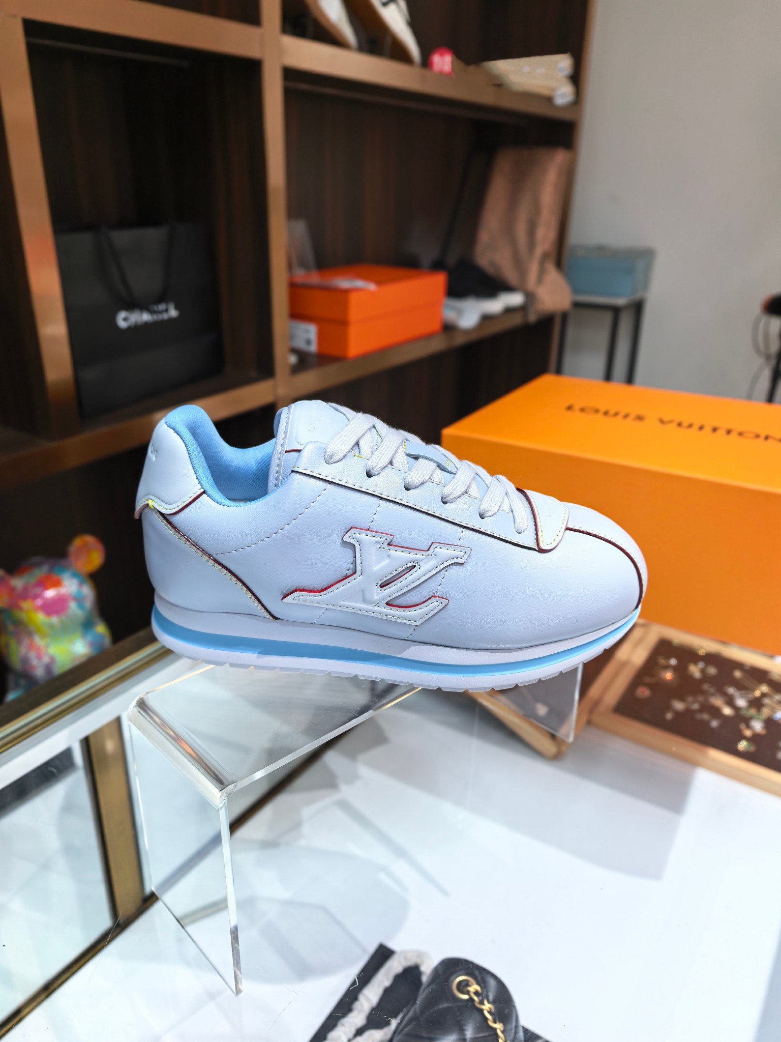 NO:466474,LV | Louis Vuitton, new autumn and winter models, the original version is consistent, the counter focuses on the latest casual shoes, hard goods are on the newest, purchasing level!  Full of high-end feeling!  A popular model from domestic and foreign bloggers, retro and fashionable, beautiful!  Wear it with a lot of happiness!  Official website main model★ ━━━━━ t ━━━━━━━━━━━━━━━━━ Original custom imported sheepskin/cowhide fabric inner lining Italian imported breathable gauze mesh Outsole IP+TPU high-end sole Shoe size: 35-46 Women's size Men's size 410, casual shoes/sports shoes, louis vuitton, louis vuitton, sneakers, cowhide, sheepskin19860909LV | 路易威登  秋冬新款 原版一致 专柜主打最新款休闲鞋 硬货上新 代购级别！高级感十足！国内外博主刷爆的一款,复古又时髦上脚美炸了！穿上满满的幸福感！官网主推款★ ━━━━━ t ━━━━━ 鞋面原版订制进口羊皮/牛皮面料 内里意大利进口透气纱网 大底IP+TPU高端大底 鞋码: 35-46 女码 男码410,休闲鞋/运动鞋,louis vuitton,louis vuitton,sneakers,cowhide,sheepskin,Women's Shoes