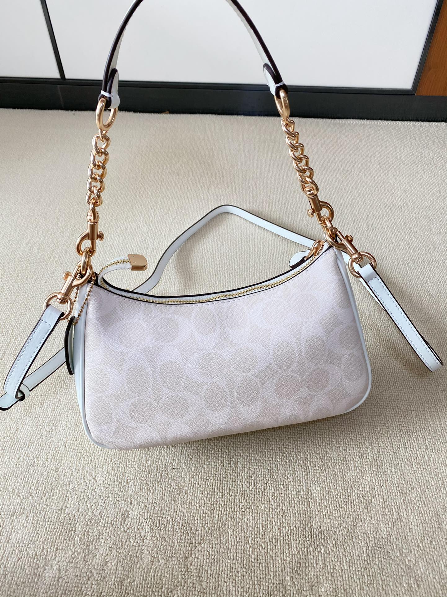 The Teri Shoulder Bag in Glacier White - Comprehensive 4