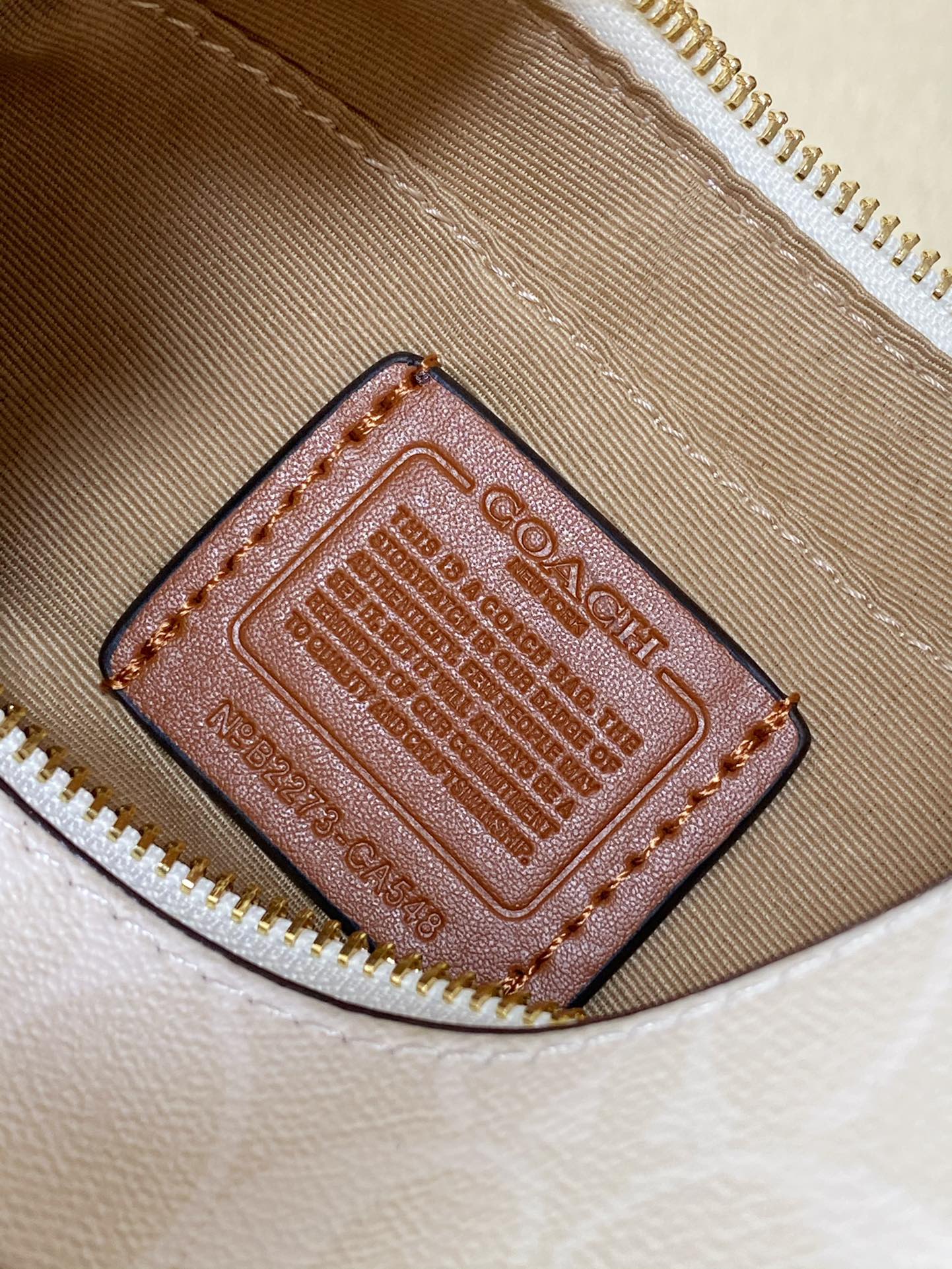 The Teri Shoulder Bag in Glacier White - Comprehensive 9