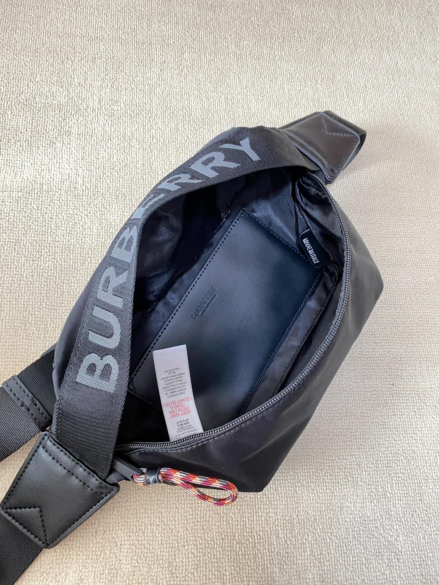 accented with a Burberry textile shoulder strap - Comprehensive 6