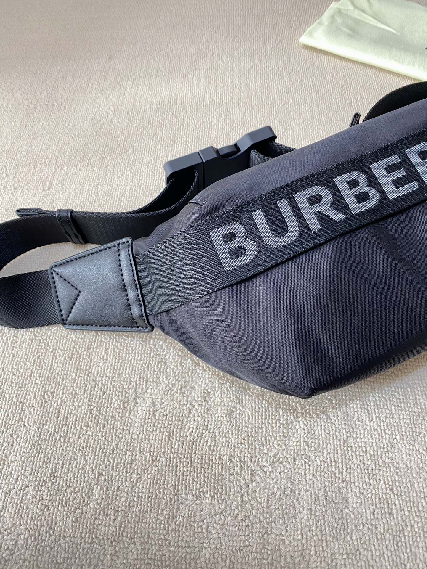 accented with a Burberry textile shoulder strap - Comprehensive 7