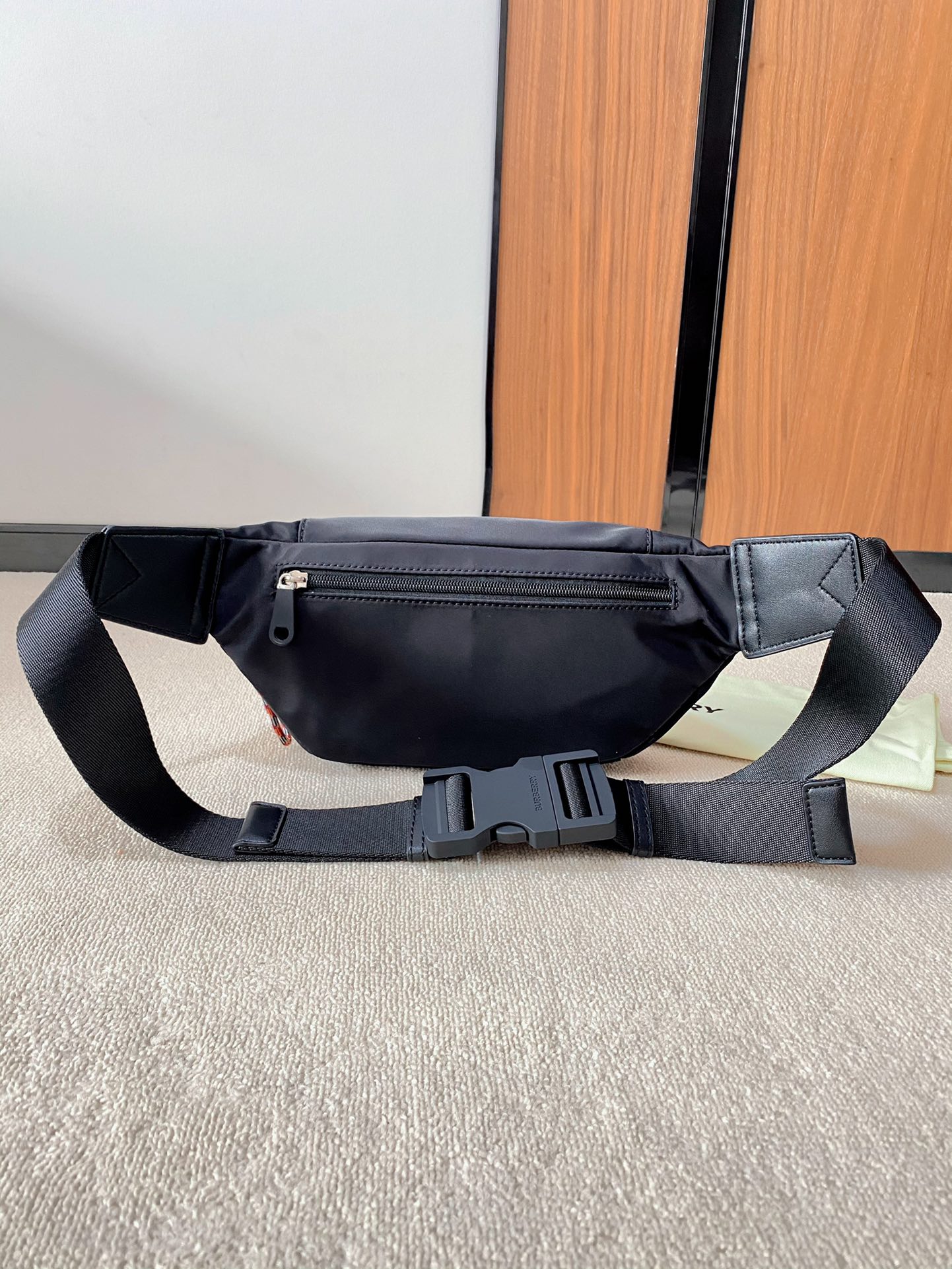 accented with a Burberry textile shoulder strap - Comprehensive 5