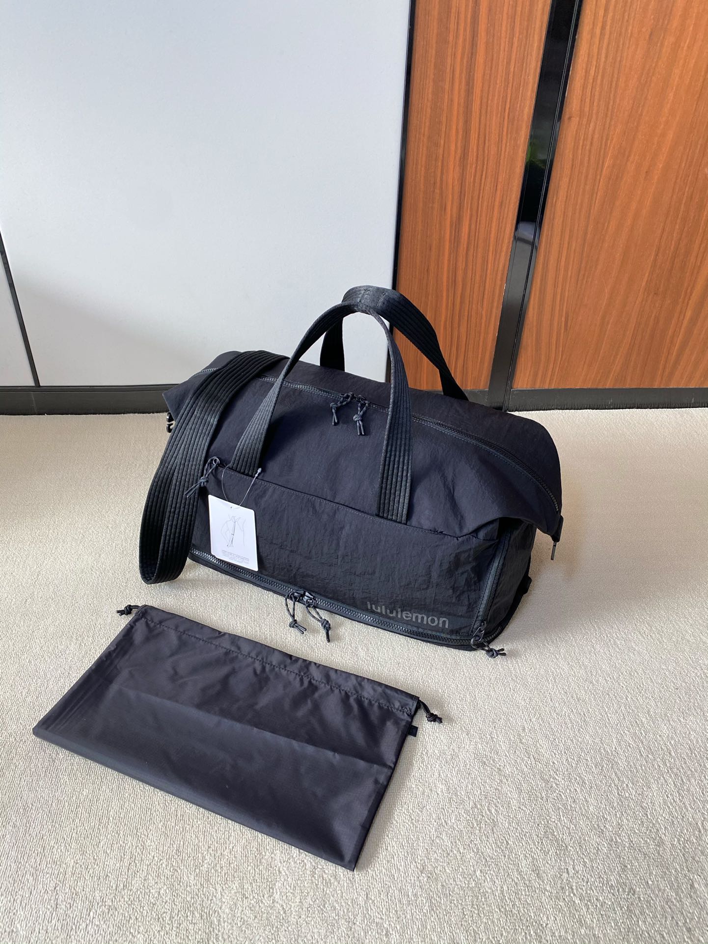 lulu新款Gym Duffle Bag健身包/运动包 2