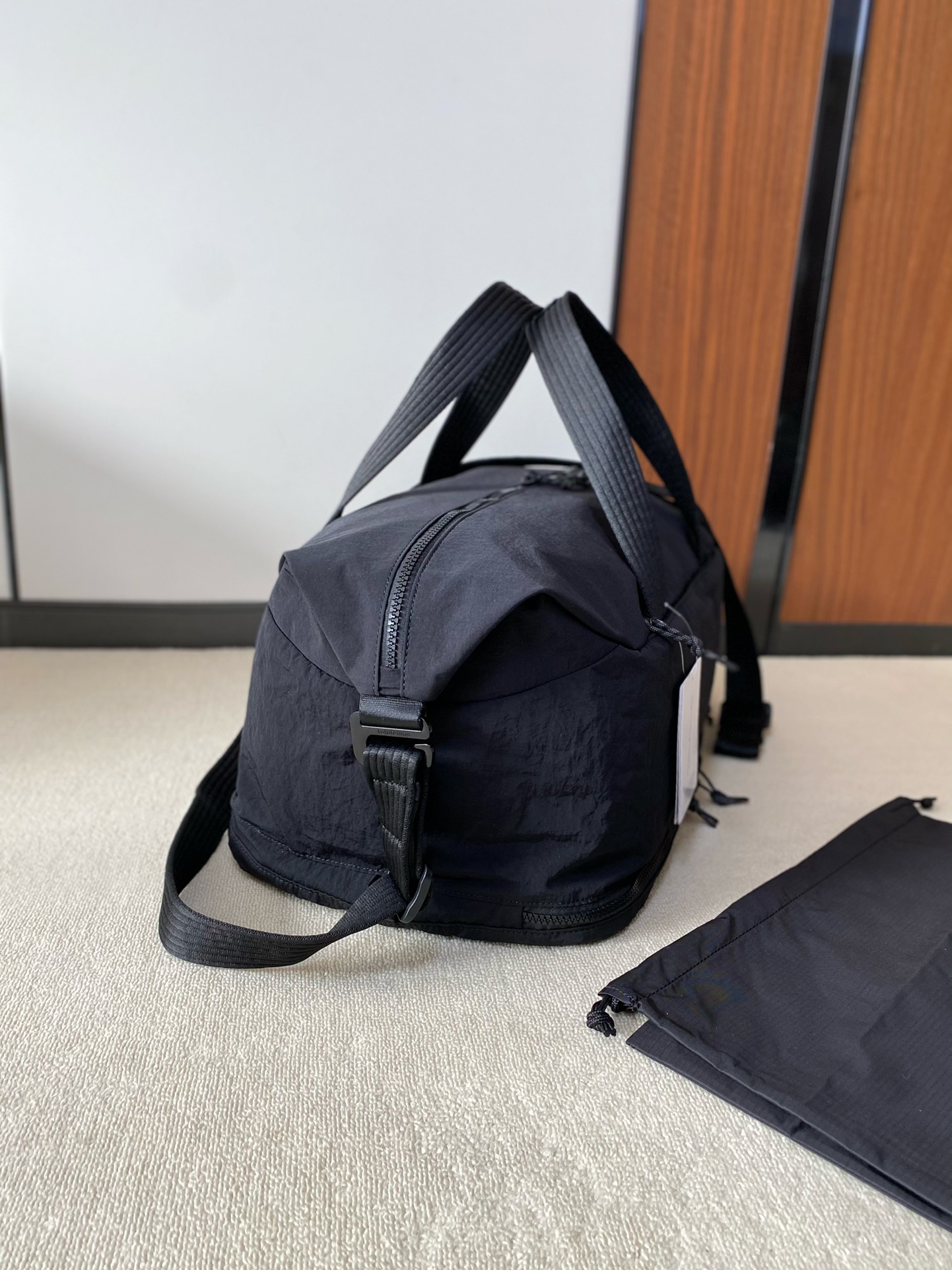 lulu新款Gym Duffle Bag健身包/运动包 6