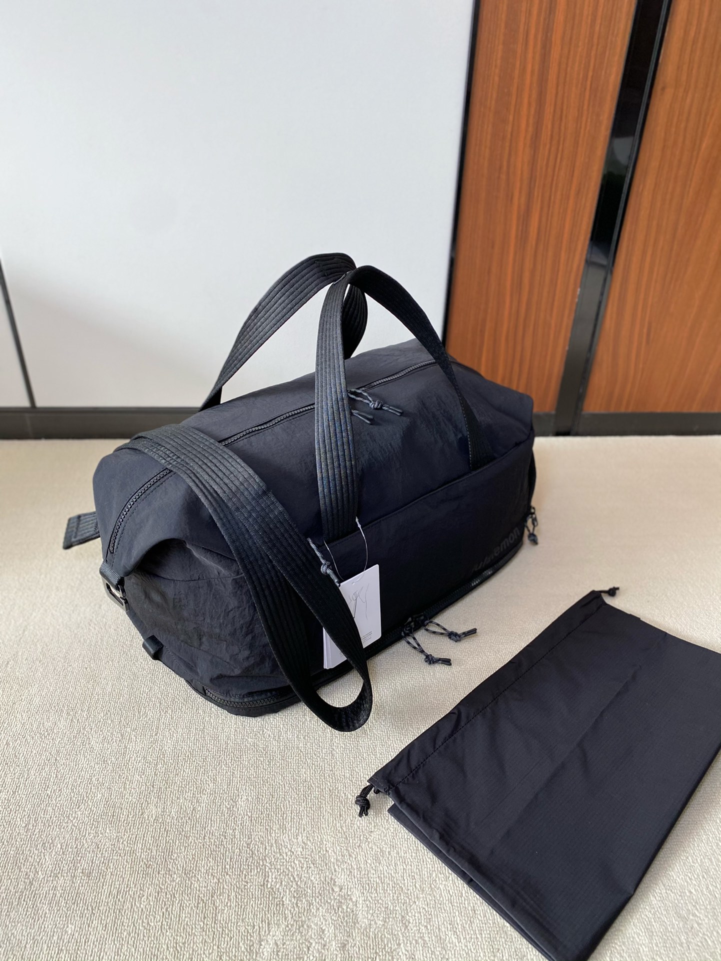 lulu新款Gym Duffle Bag健身包/运动包 3