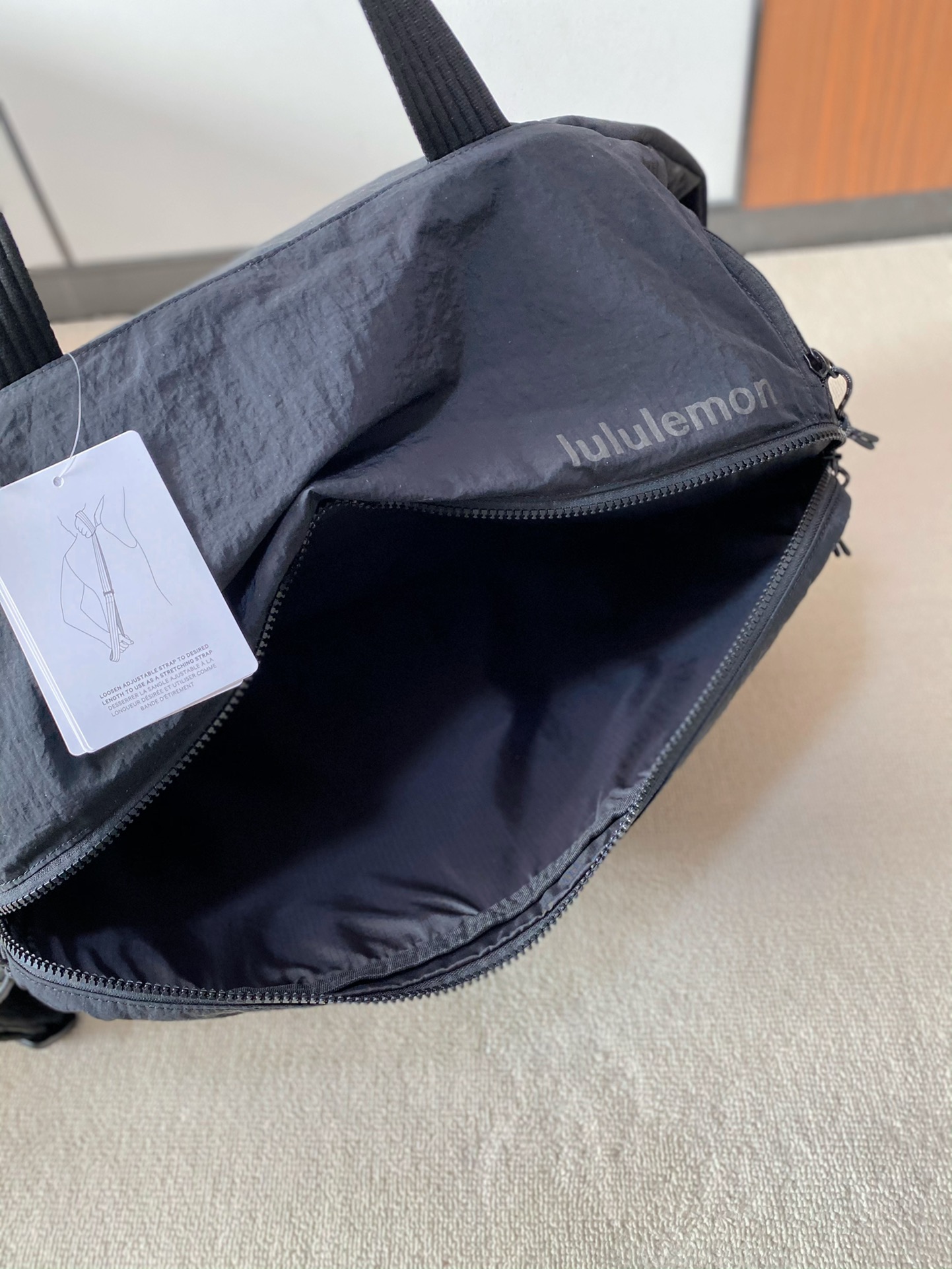 lulu新款Gym Duffle Bag健身包/运动包 8