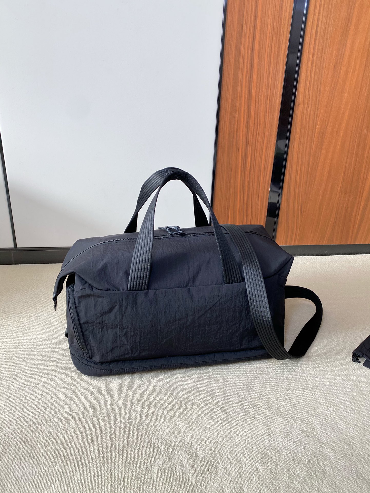lulu新款Gym Duffle Bag健身包/运动包 4