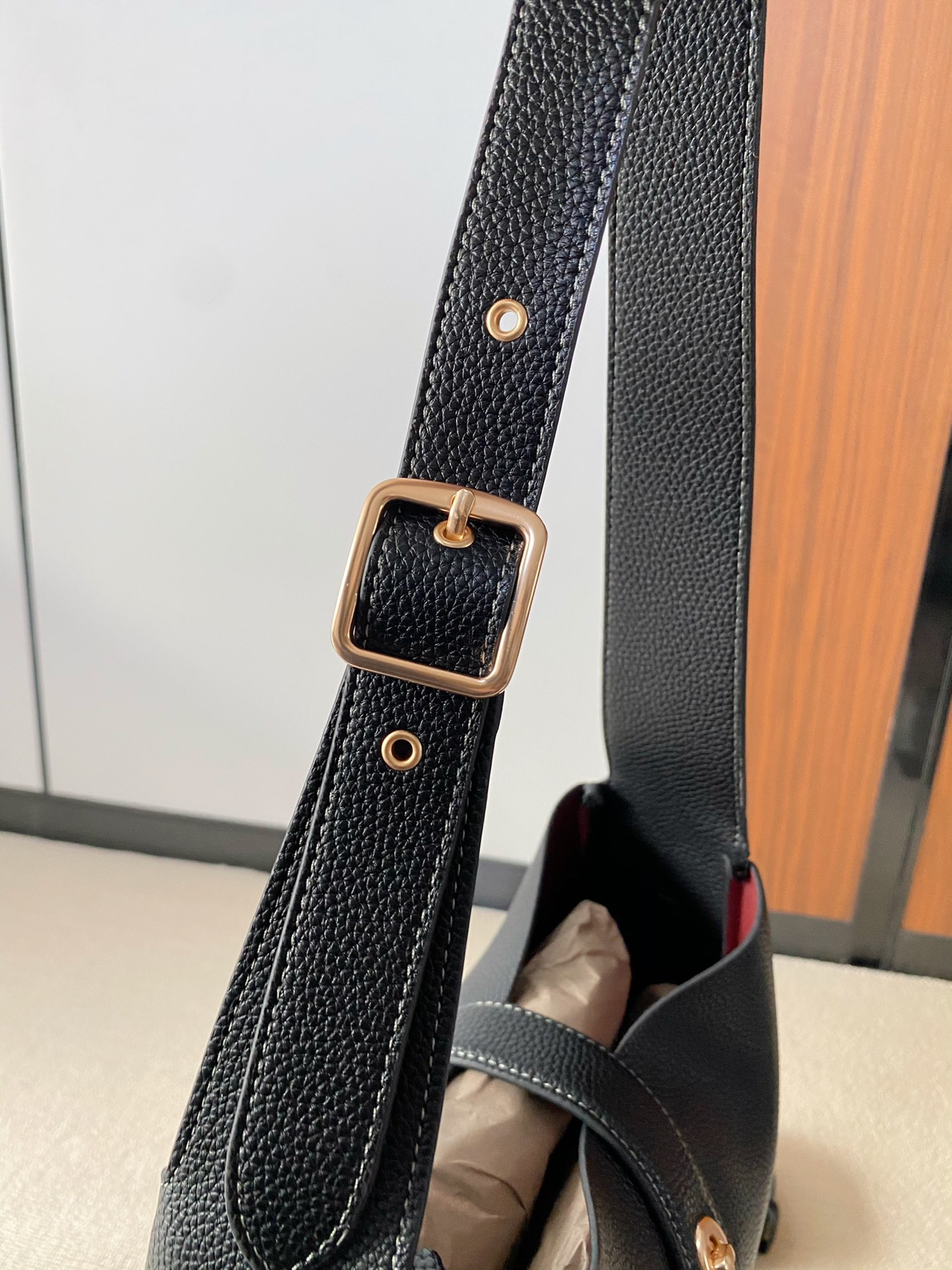 Full of relaxation and textureTurn lock&buckle design, continuation of c - Comprehensive 9