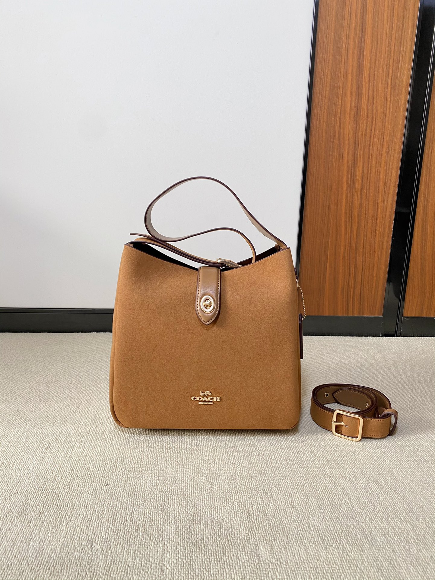 The YSL hobo is the same style, with a lazy and stylish high-end feel - Comprehensive