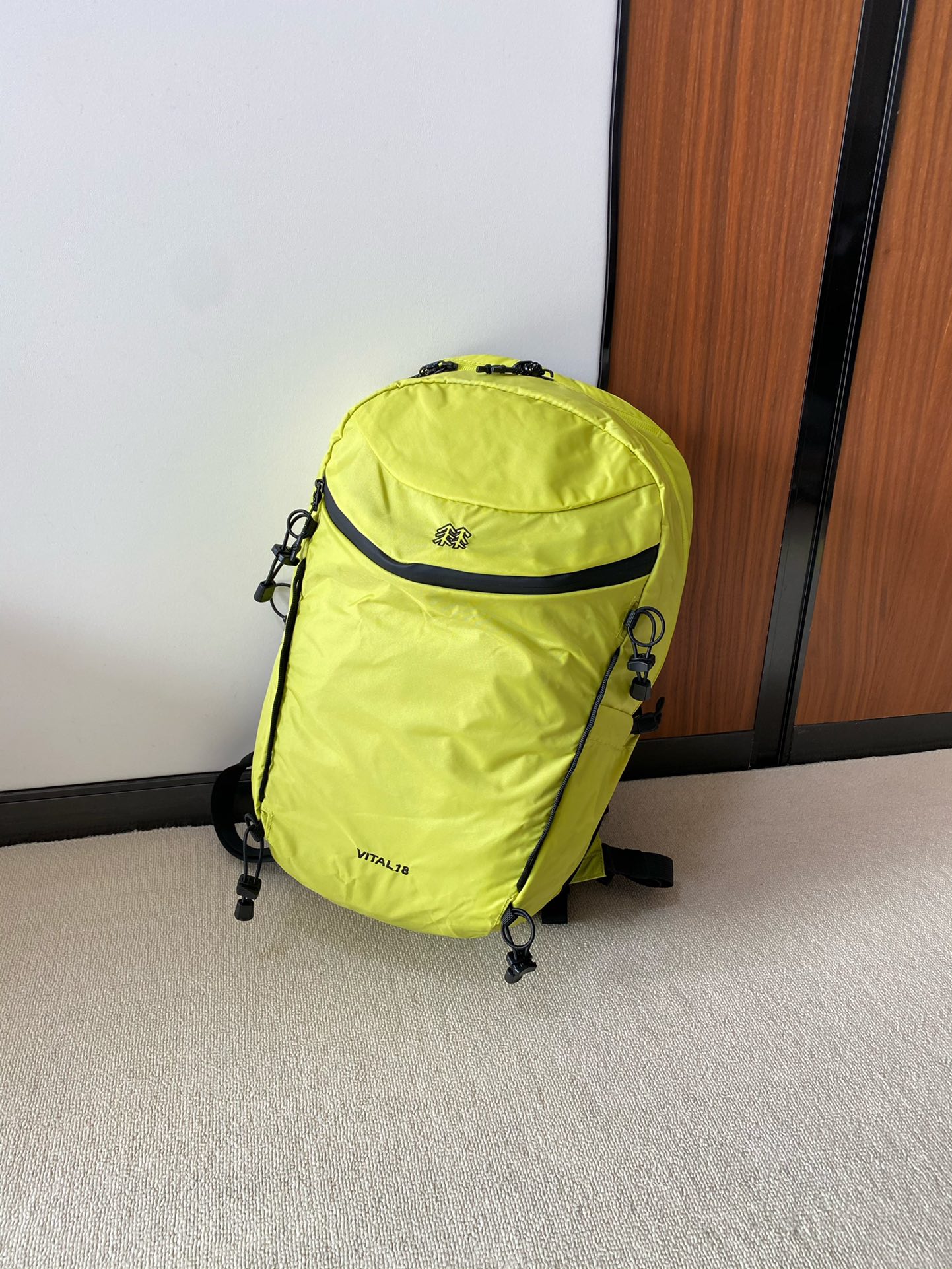 Made of high-quality materials, durable and comfortable, carrying it, en - Comprehensive 3
