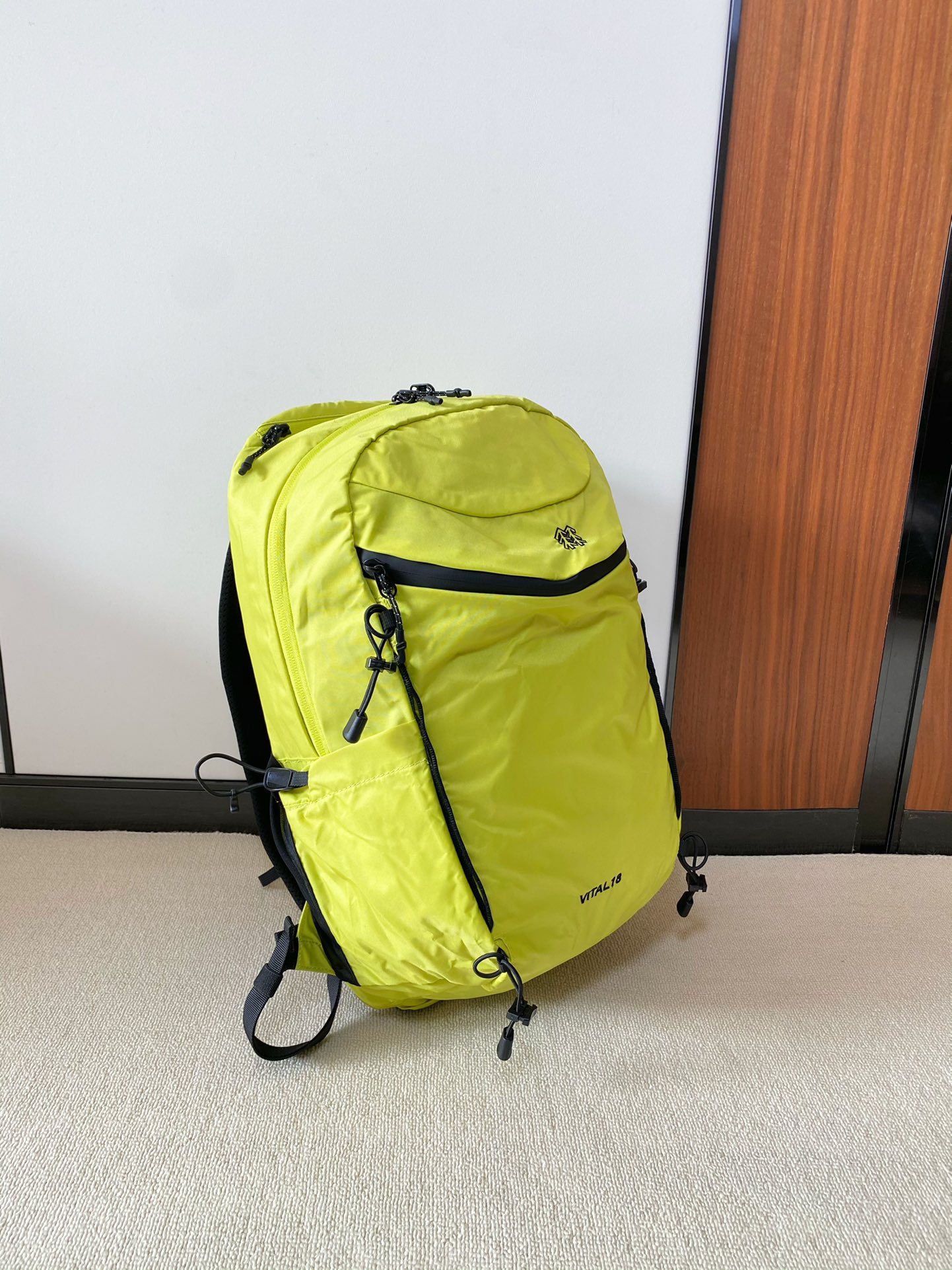 Made of high-quality materials, durable and comfortable, carrying it, en - Comprehensive 2