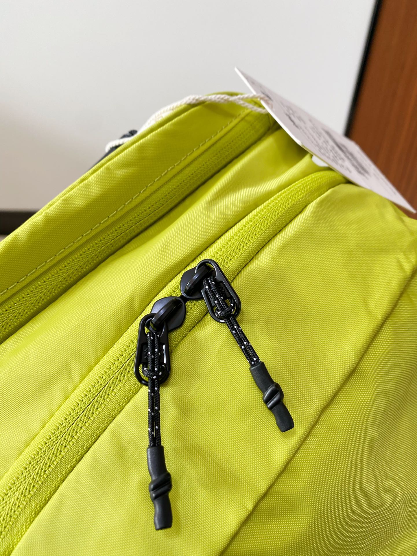 Made of high-quality materials, durable and comfortable, carrying it, en - Comprehensive 9