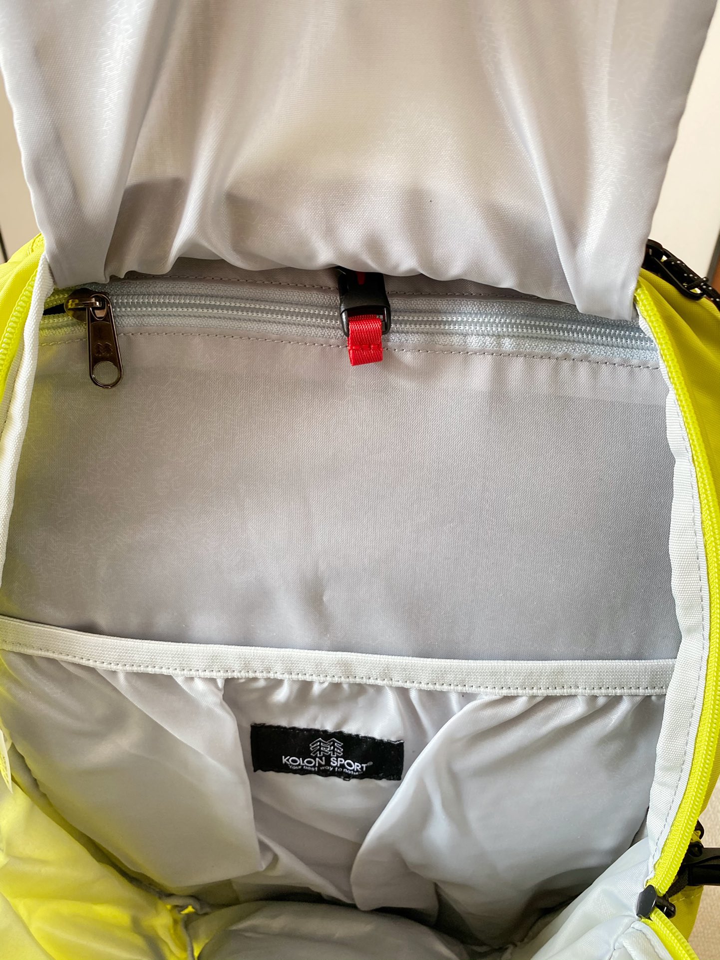 The multifunctional pockets are cleverly arranged, and items are stored  - Lifestyle 4