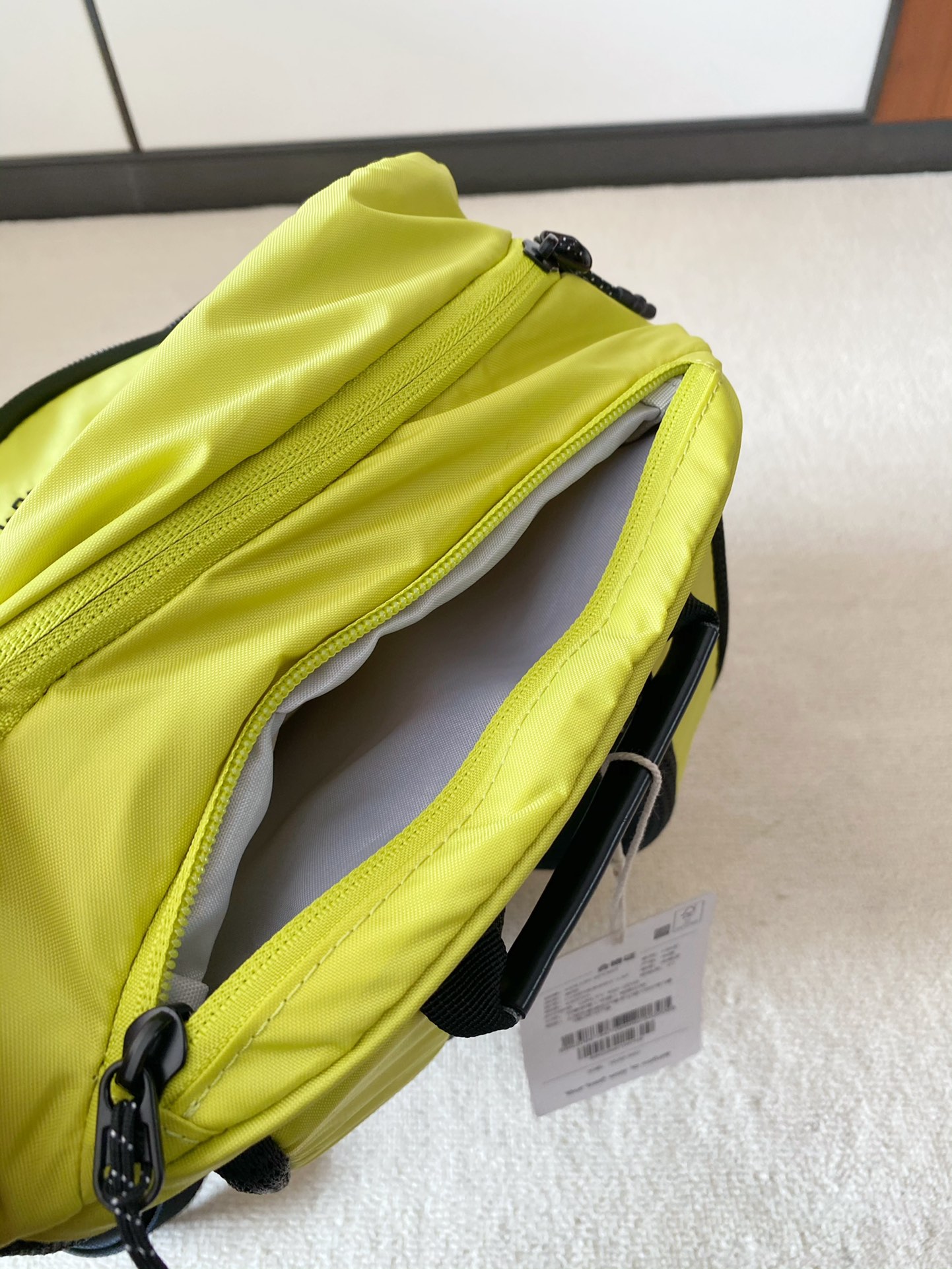 The multifunctional pockets are cleverly arranged, and items are stored  - Lifestyle 2