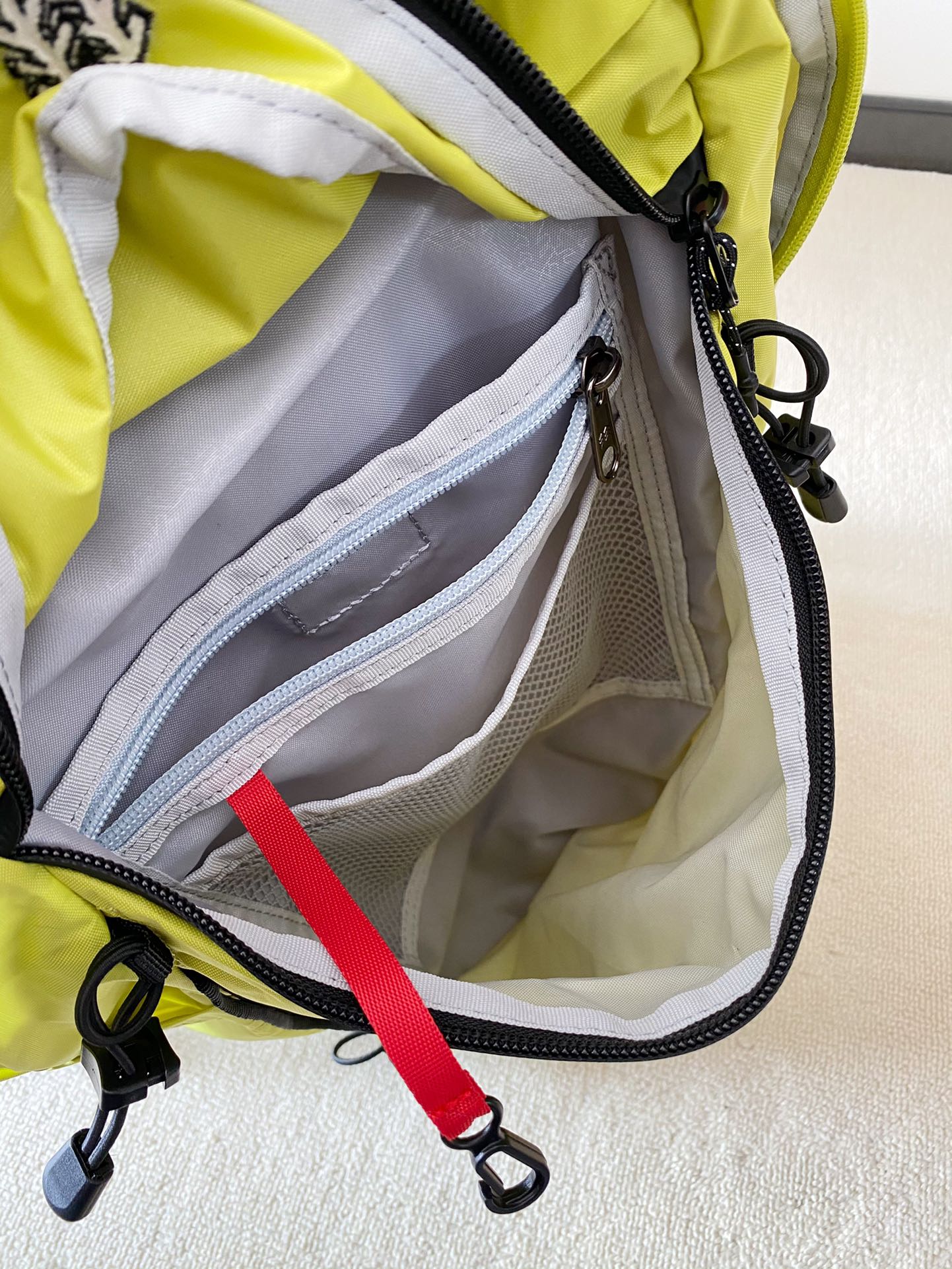 The multifunctional pockets are cleverly arranged, and items are stored  - Lifestyle