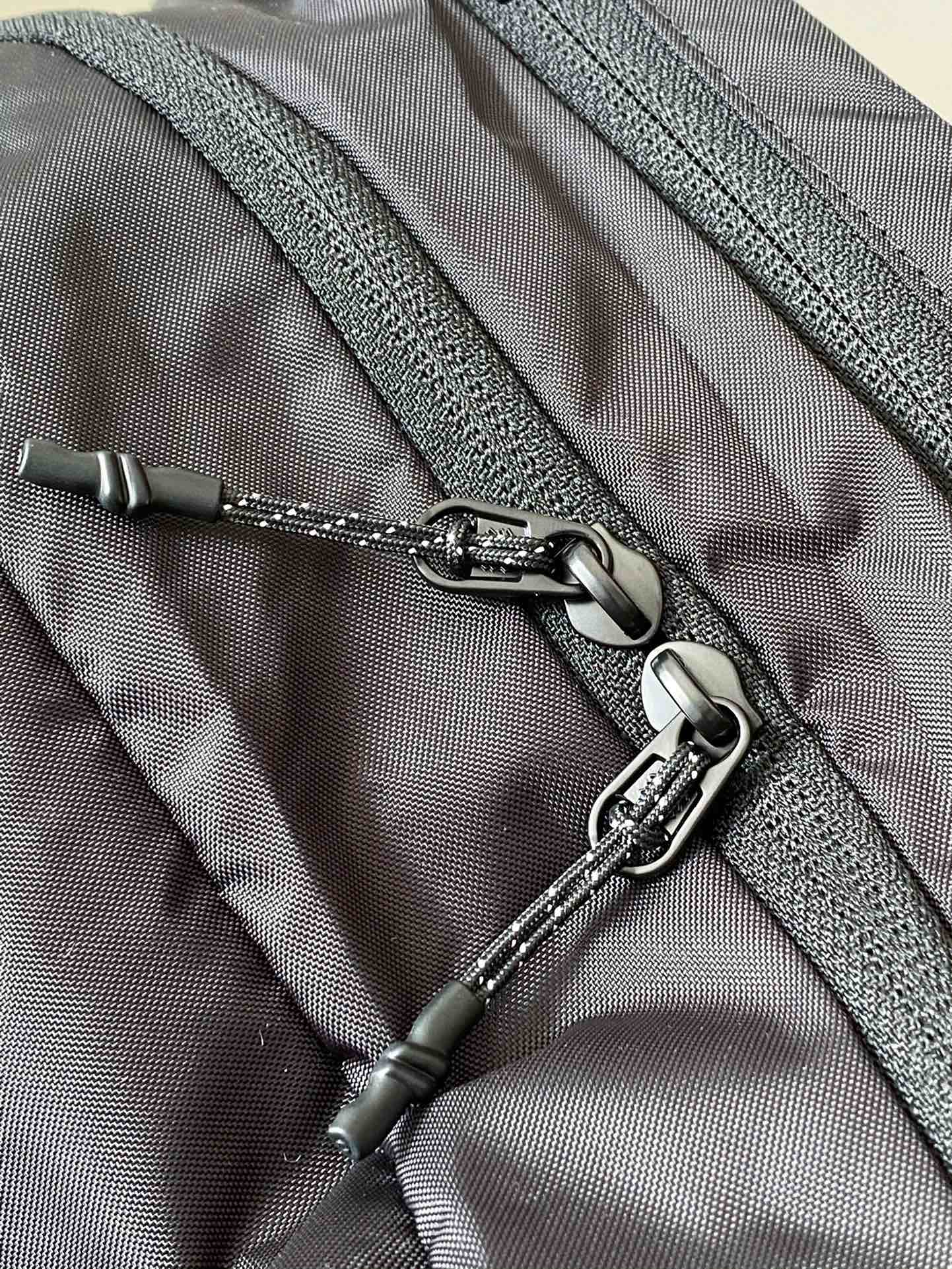 Hardware zippers, buckles, and tags all have logos ‼️ - Comprehensive