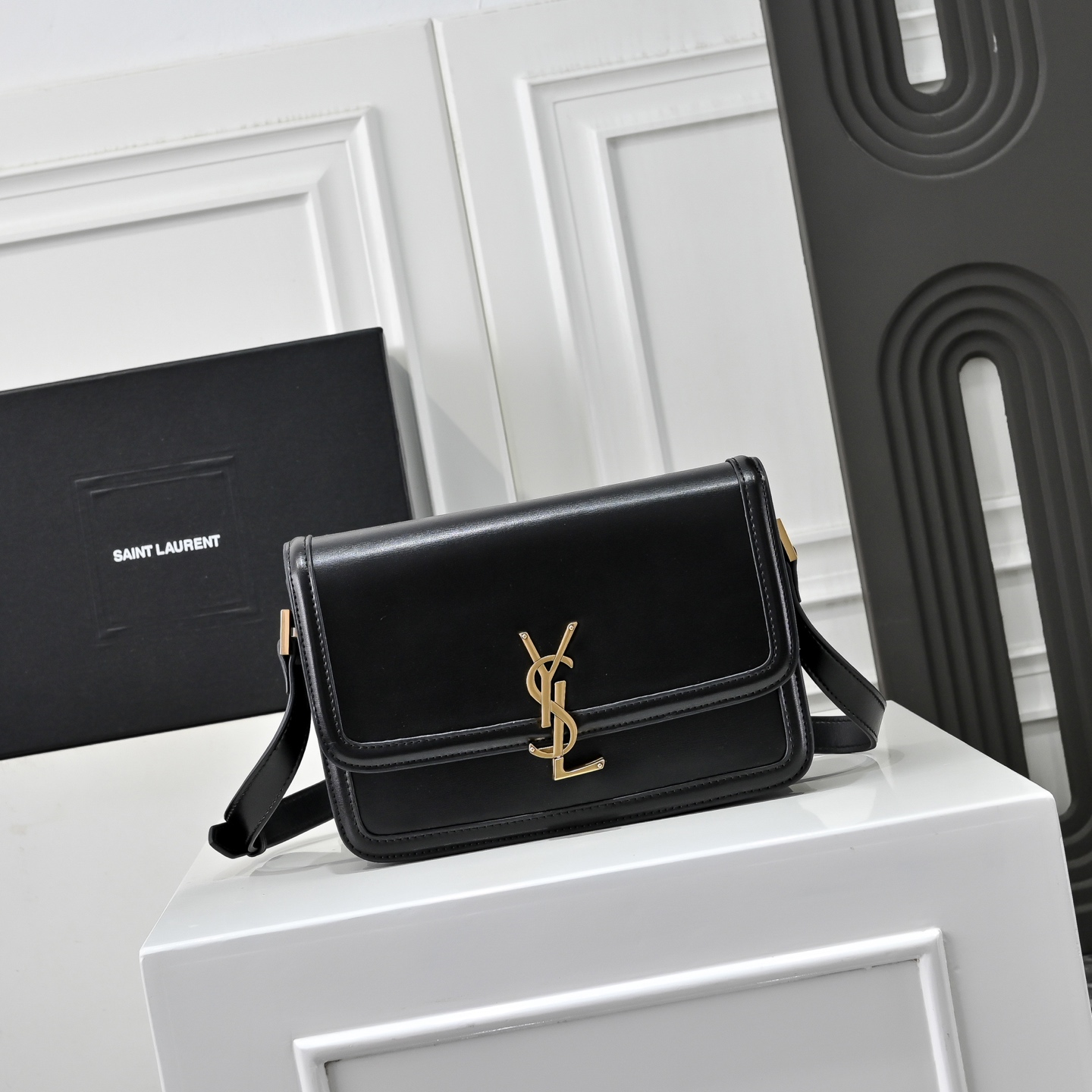 2020 IT BORSA_ Rue De Solferino Box “L” 634305 23x16x6cm