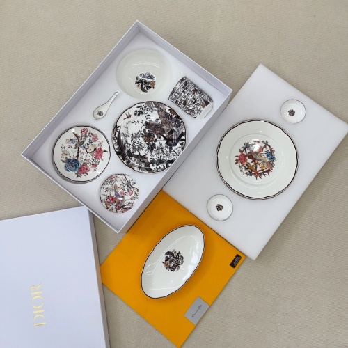 Dior Maison Winter Garden 41-Piece Dinnerware Set: Elegant Floral Design