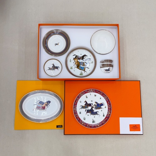 Hermès Cheval d'Orient 28-Piece Dinnerware Set - Elegant European Design 1 Hermès Cheval d'Orient 28-Piece Dinnerware Set - Elegant European Design