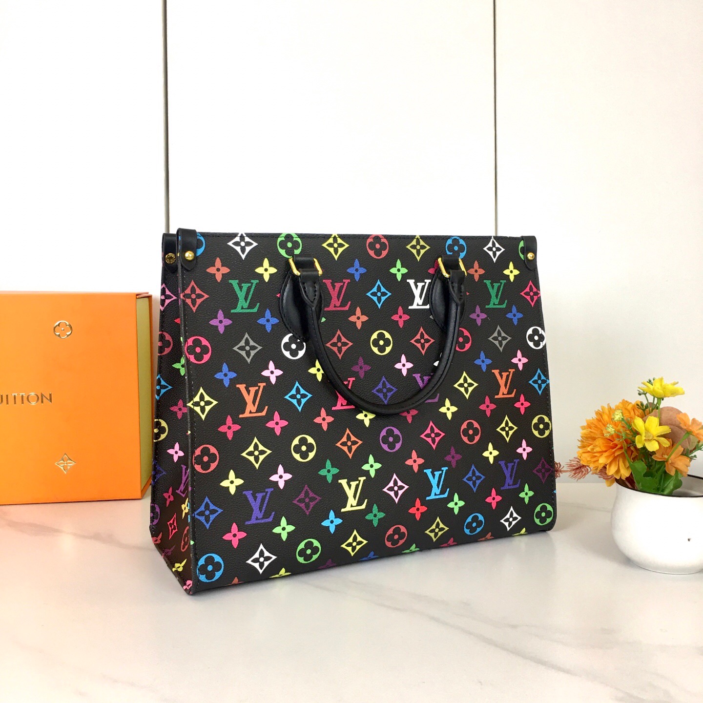 ，M45039，M45321！
ONTHEGO 中号手袋Onthego 中号手袋将经典 Monogram