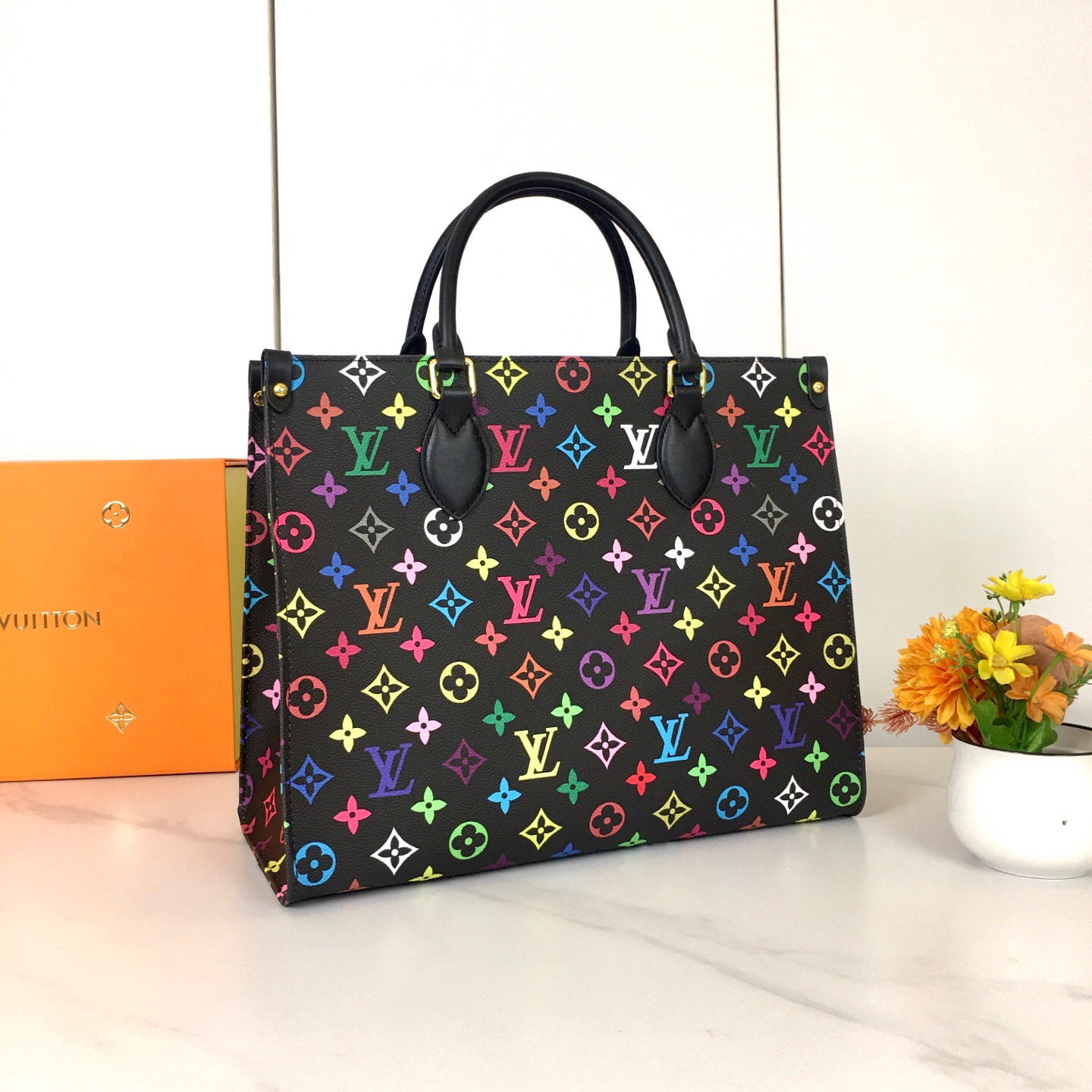 ，M45039，M45321！
ONTHEGO 中号手袋Onthego 中号手袋将经典 Monogram