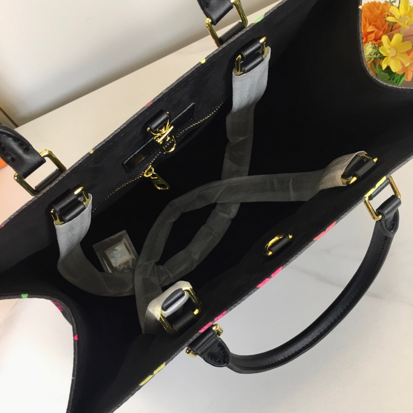 ，M45039，M45321！
ONTHEGO 中号手袋Onthego 中号手袋将经典 Monogram