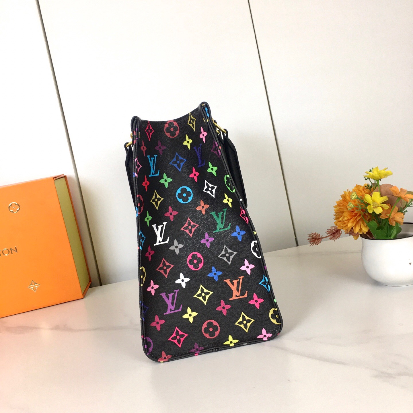 ，M45039，M45321！
ONTHEGO 中号手袋Onthego 中号手袋将经典 Monogram
