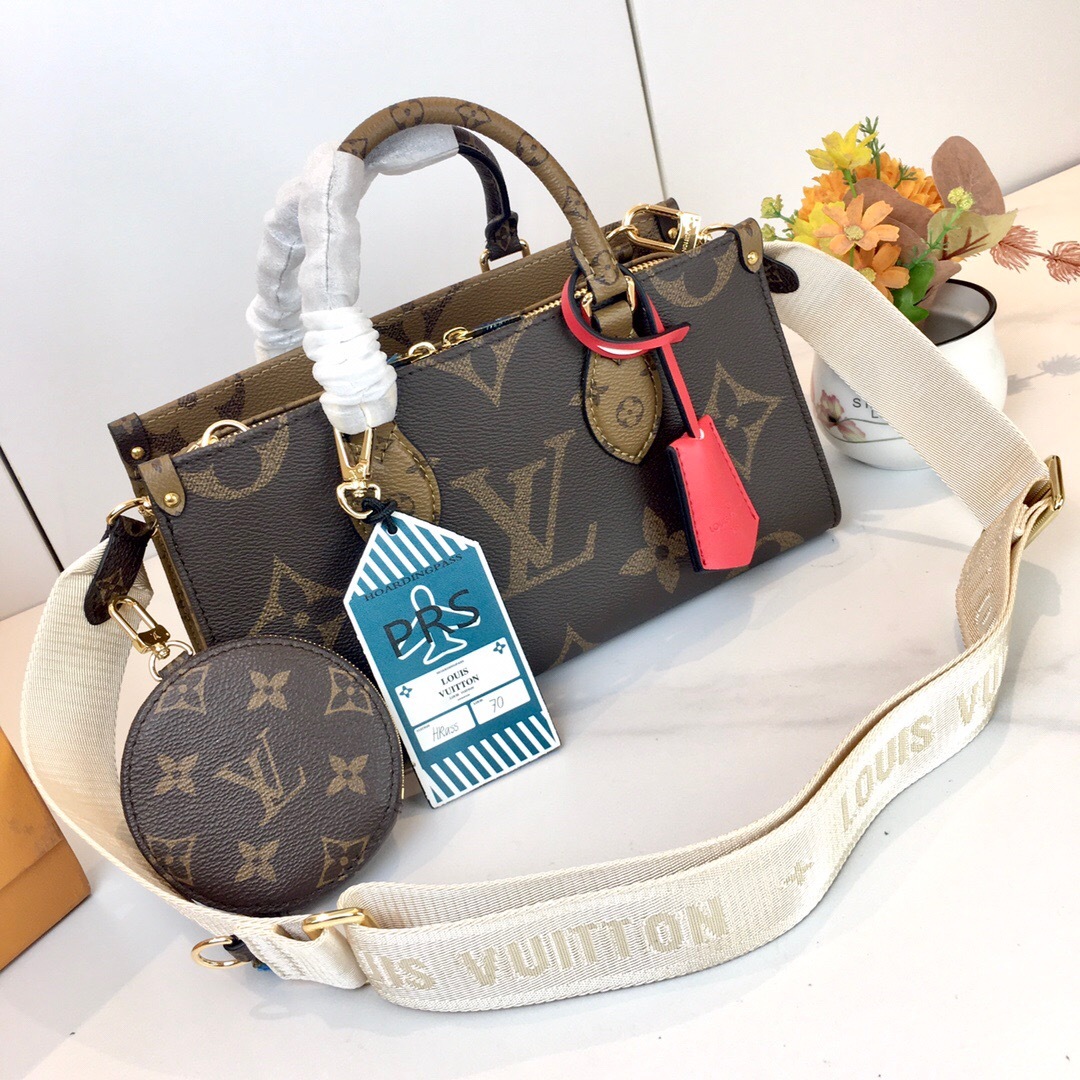 ,M46653,M45659,M45653,M59856本款 OnTheGo 小号手袋为 Monogra