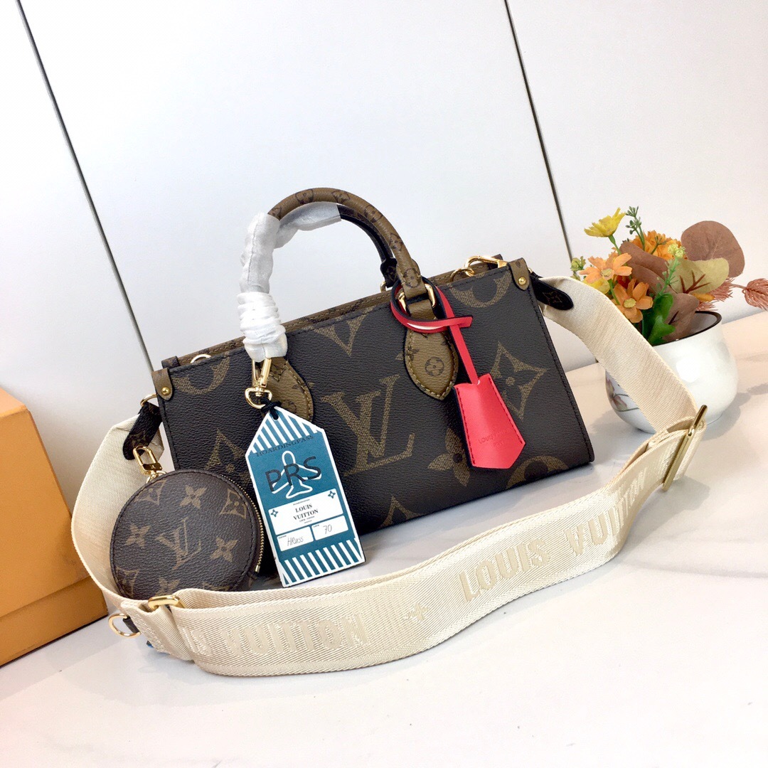 ,M46653,M45659,M45653,M59856本款 OnTheGo 小号手袋为 Monogra