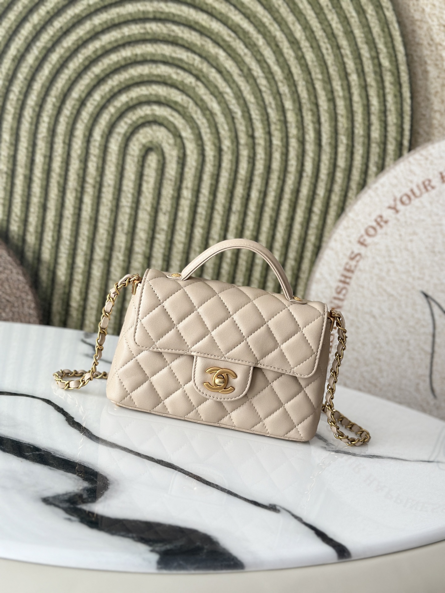 Chanel Kelly-Geïnspireerde Handtas - Elegante Retro Stijl in Zwart en Goud