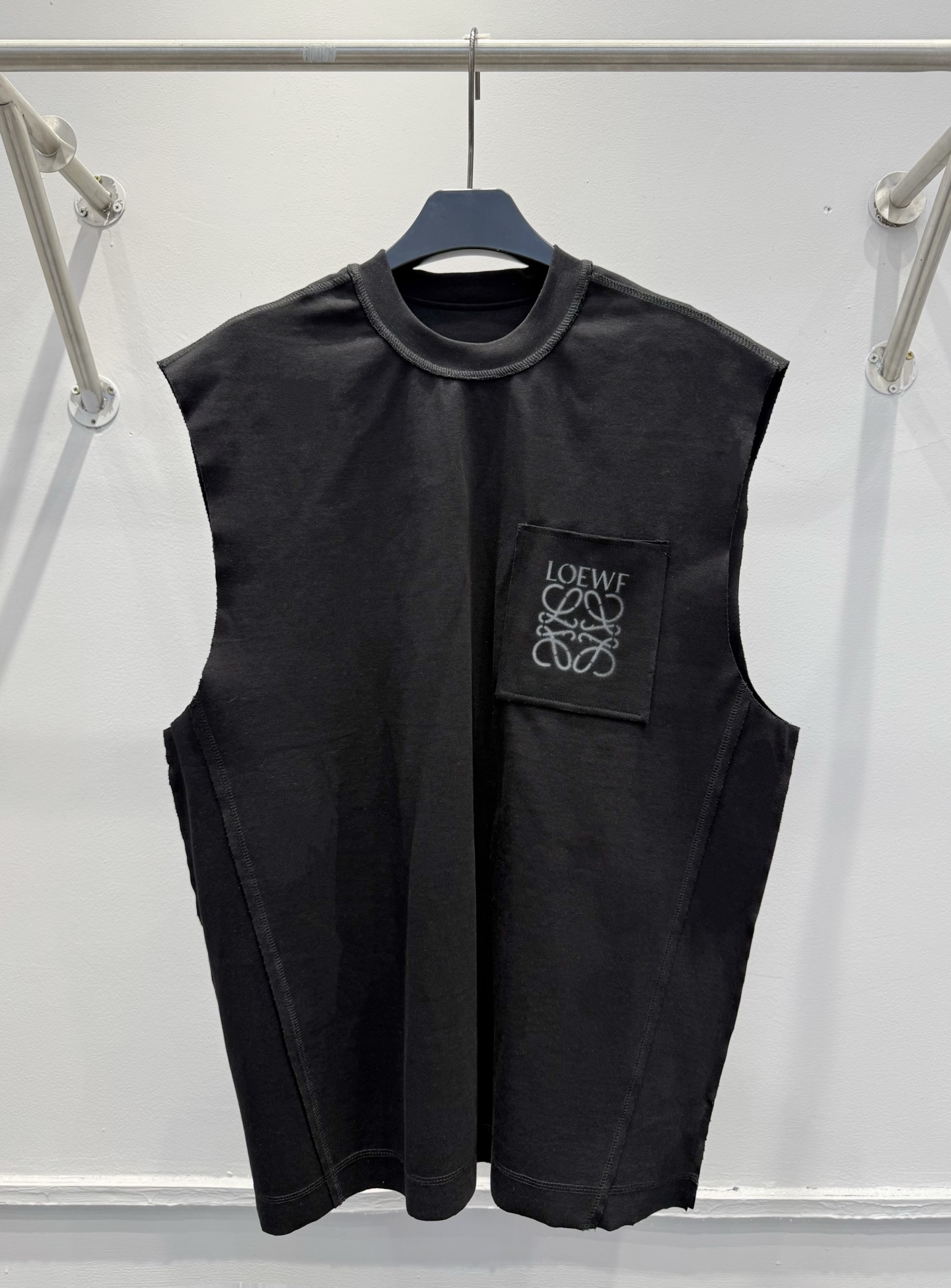 🅿️95 LOEWE罗意威无袖圆领T恤 320克重复合面料 上身挺阔有型 内里冰感体验 腰侧拼接剪裁 喷马溜加烧化工艺 oversize版型突显潮流设计 尺码: L-4XL