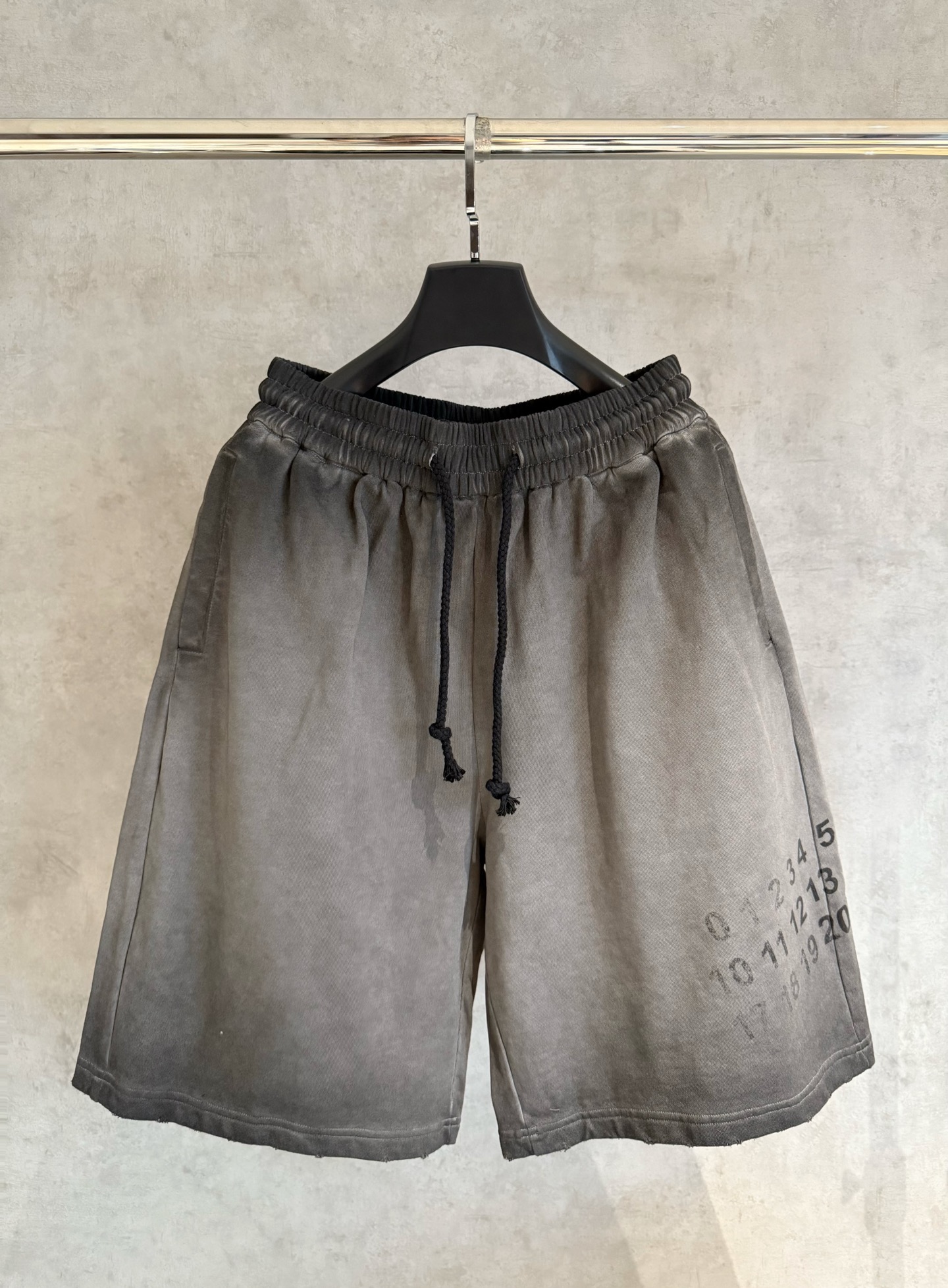 P175【control de calidad estricto】maison margiela马吉拉 nuevos pantalones cortos de gran peso ¡¡éxito de ventas!! El tejido…
