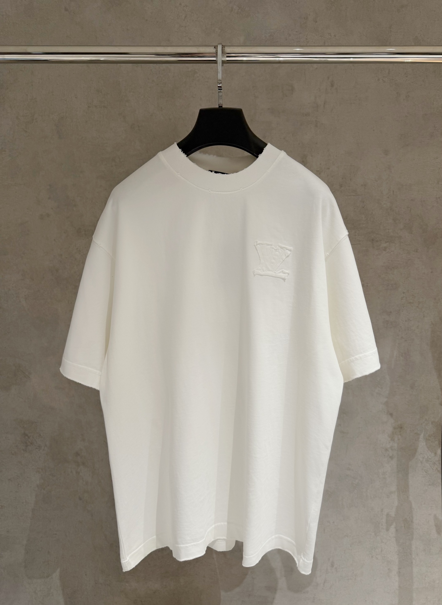 P110 Estricto control de calidad] LOUIS VUITTON Nueva camiseta bordada con apliques de Louis Vuitton. Tejido …